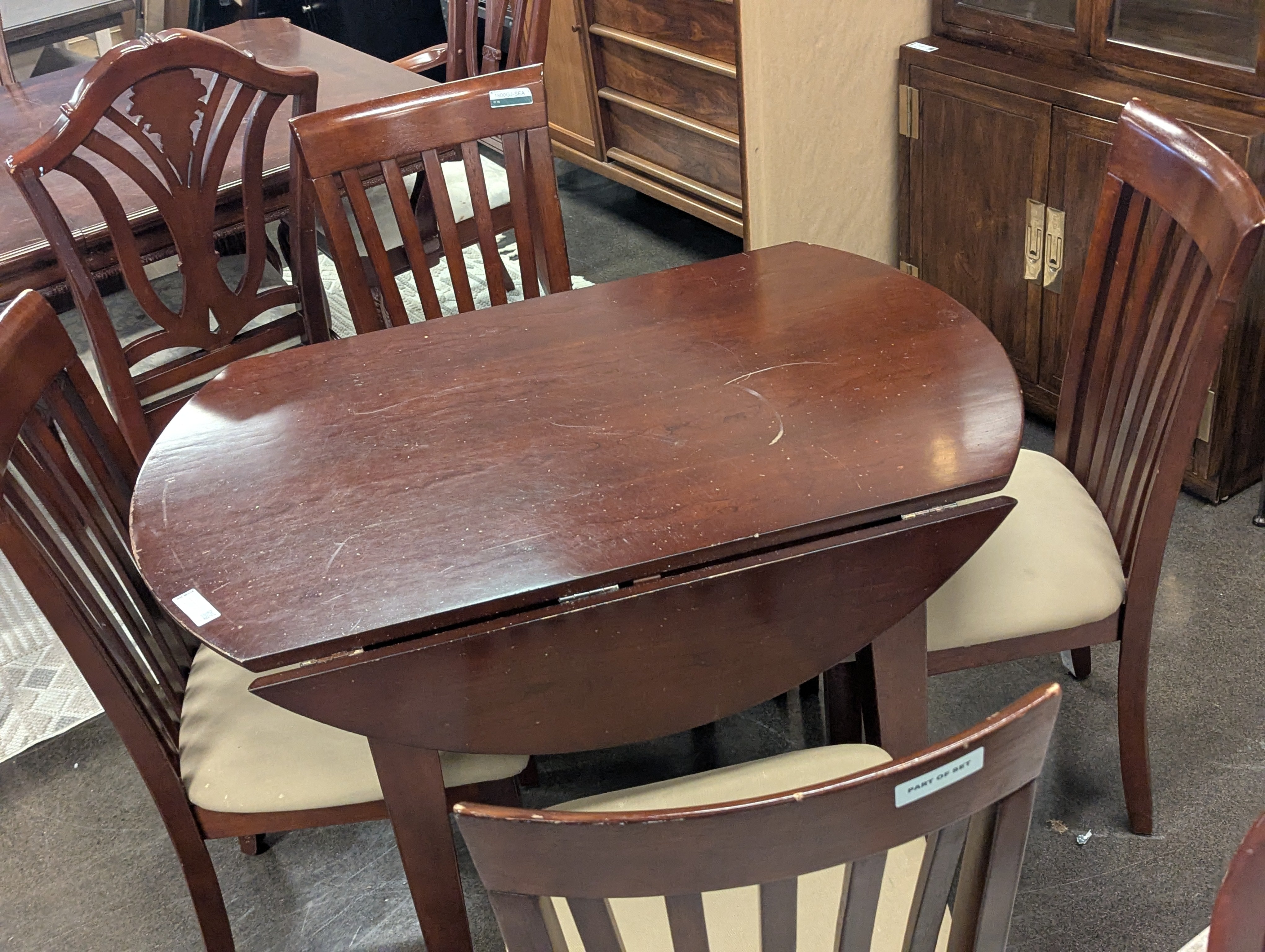 Basset Table with 4 Chairs