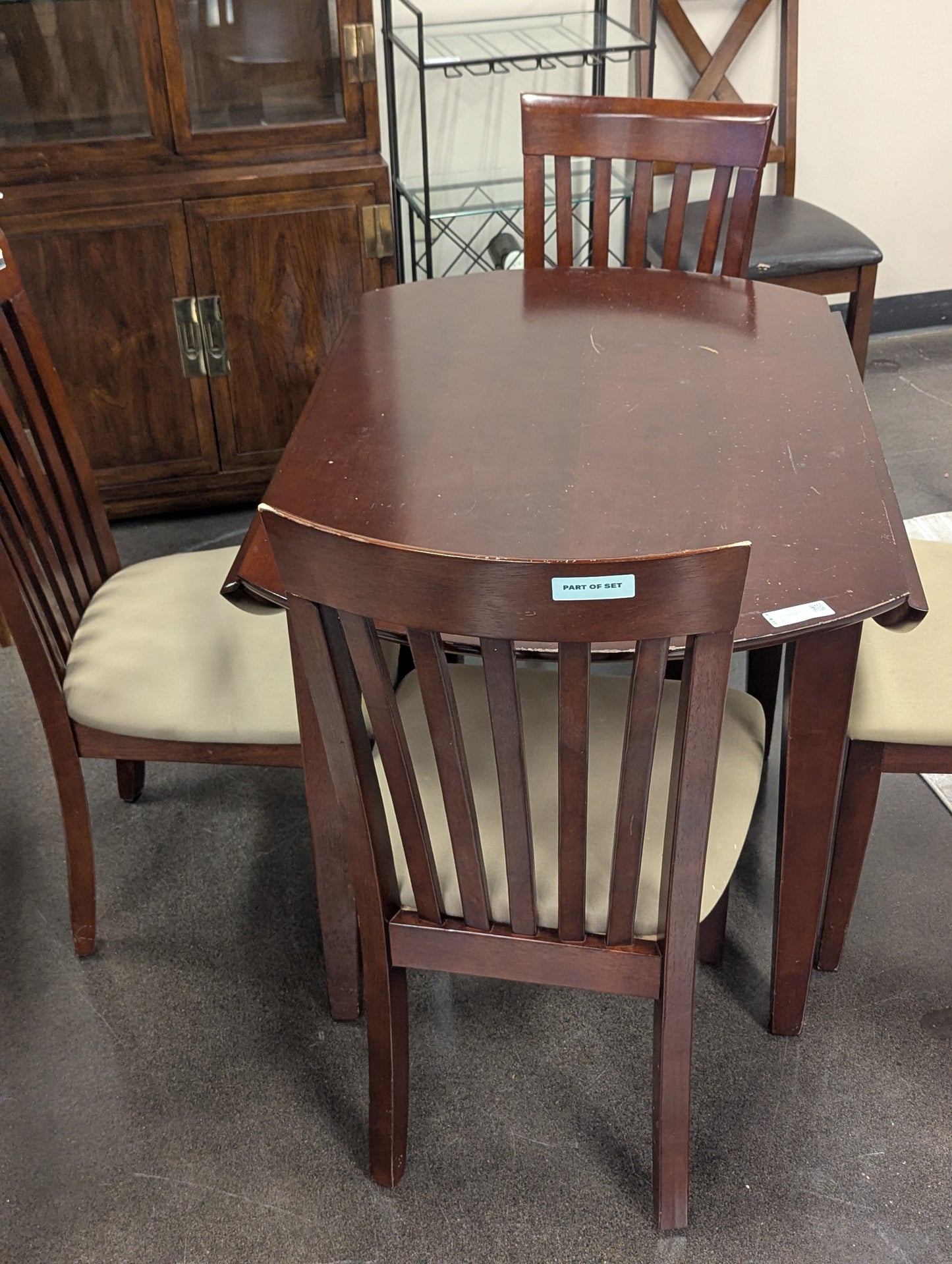 Basset Table with 4 Chair