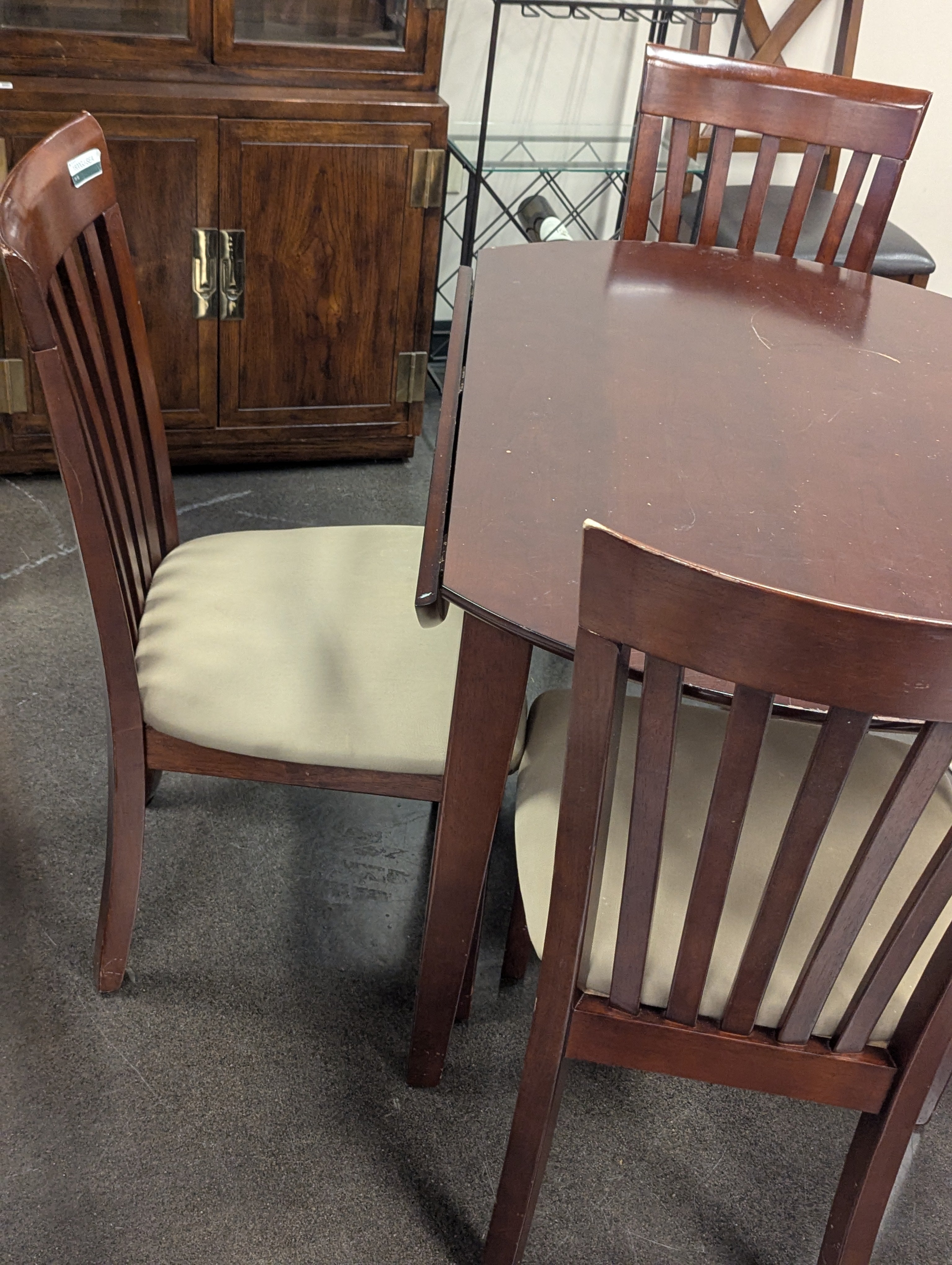 Basset Table with 4 Chairs