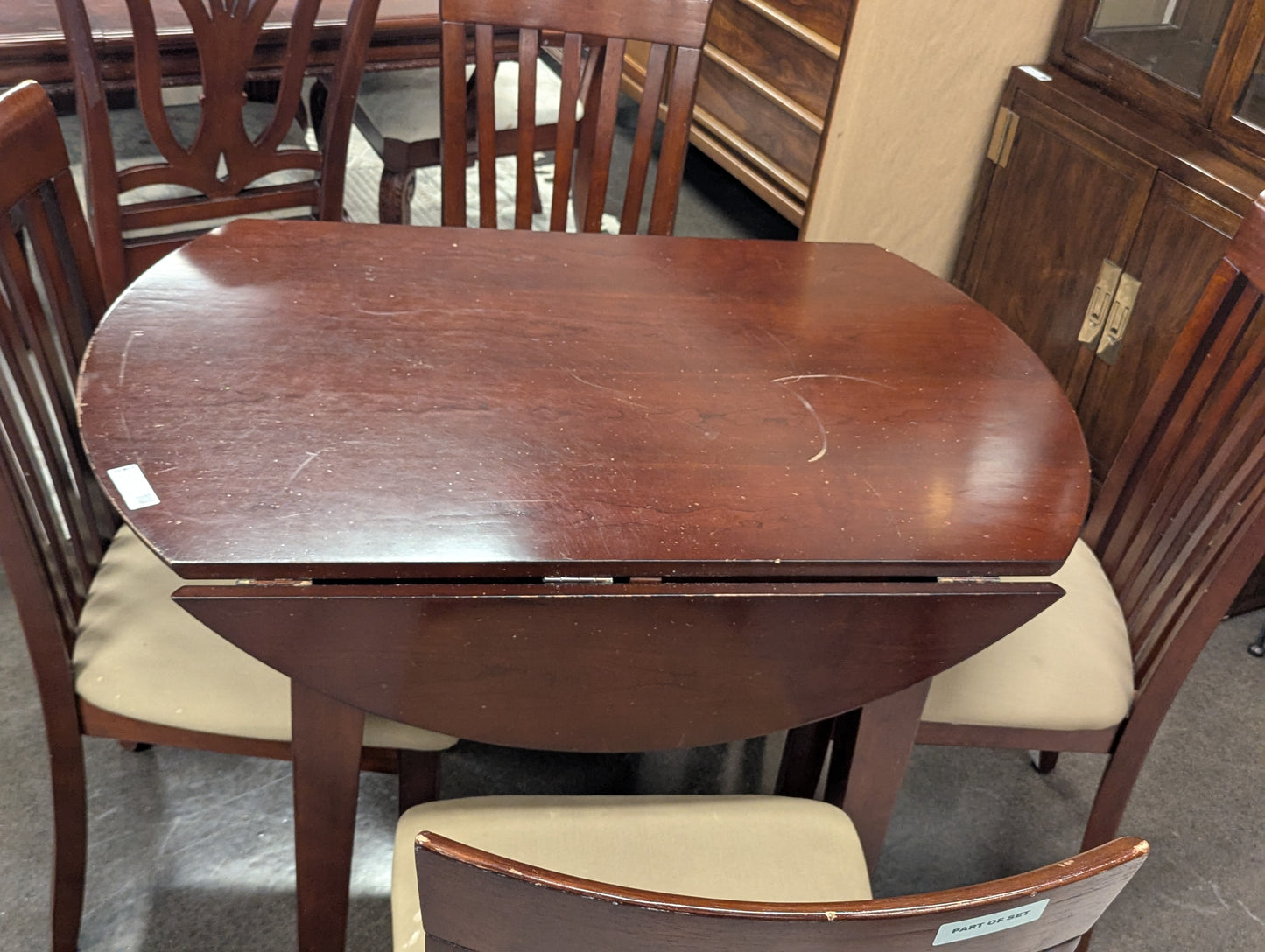Basset Table with 4 Chair