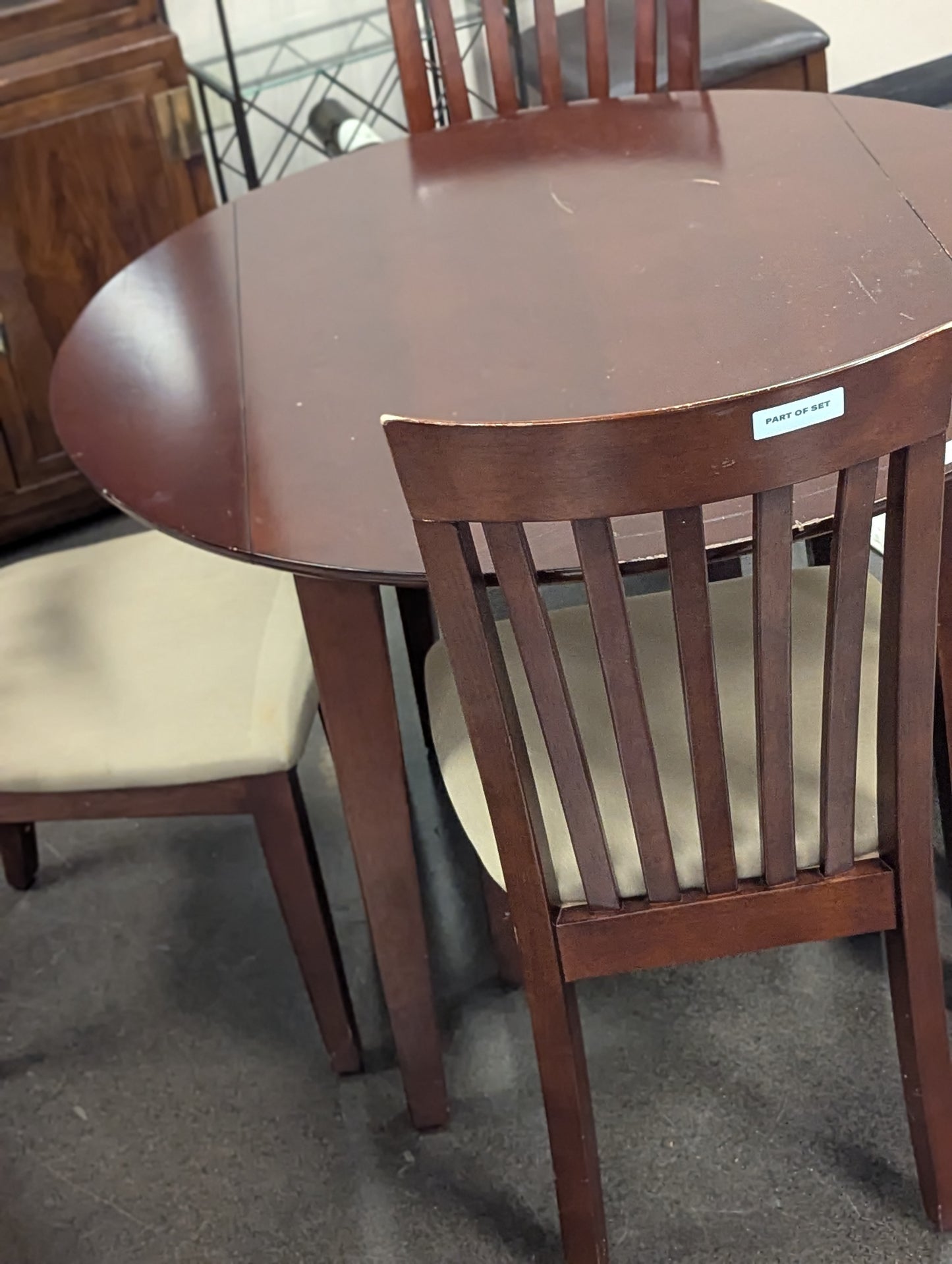 Basset Table with 4 Chair