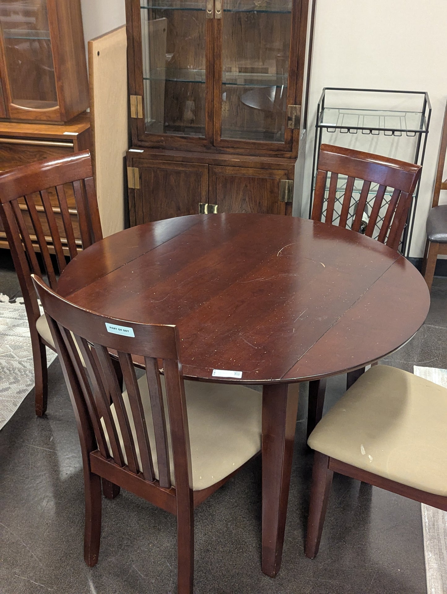 Basset Table with 4 Chair