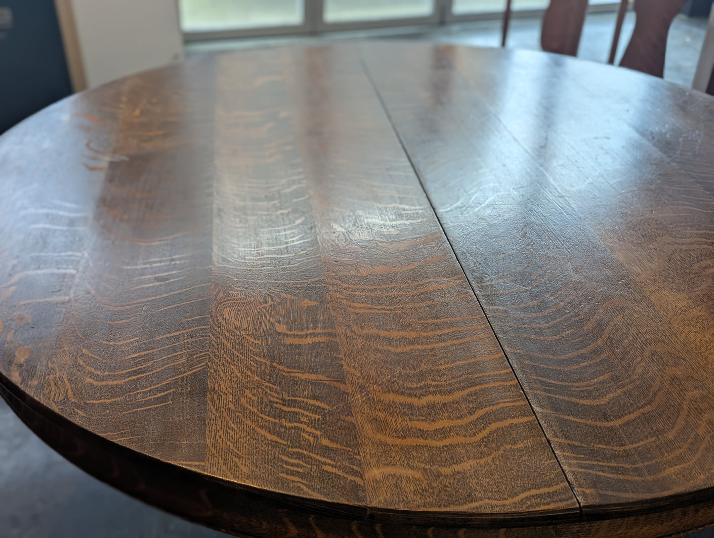 Vintage Tiger Oak Wood Round Clawfoot Dining Table With 6 Chairs