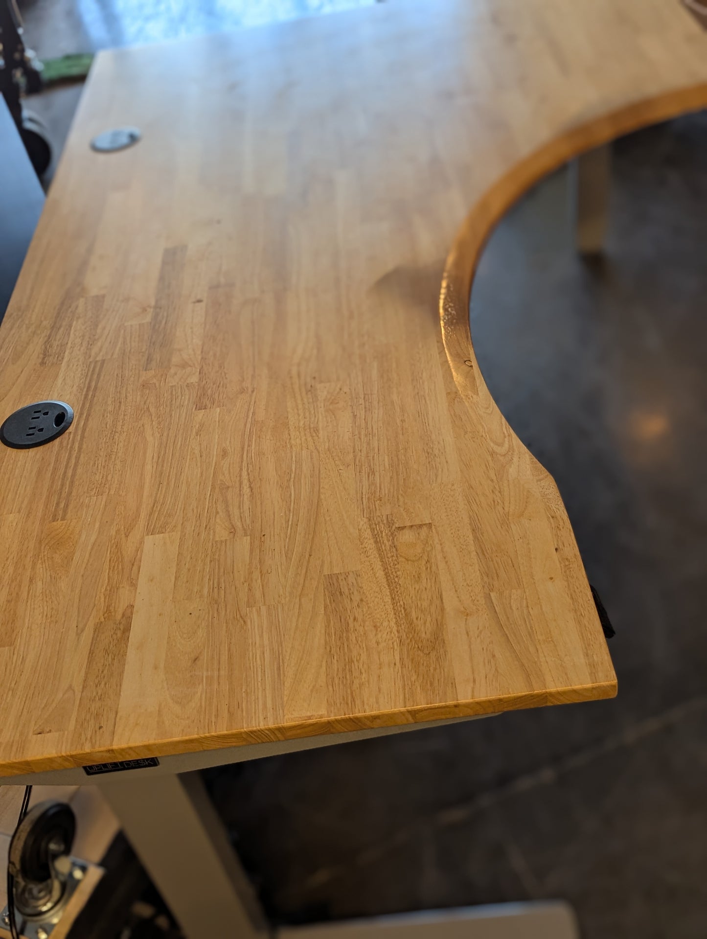 Uplift Sit/Stand Desk, Butcher Block with Outlets