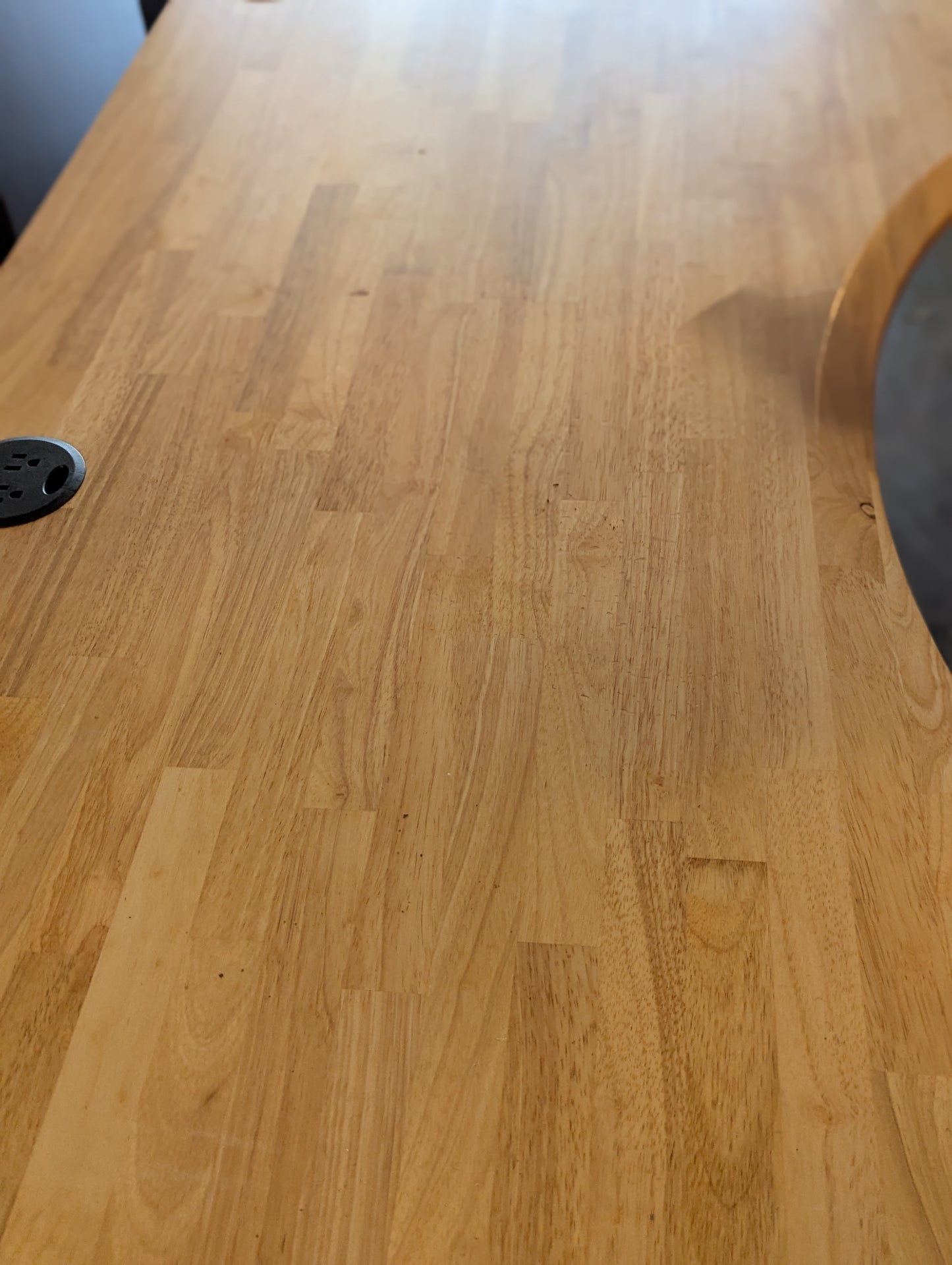 Uplift Sit/Stand Desk, Butcher Block with Outlets