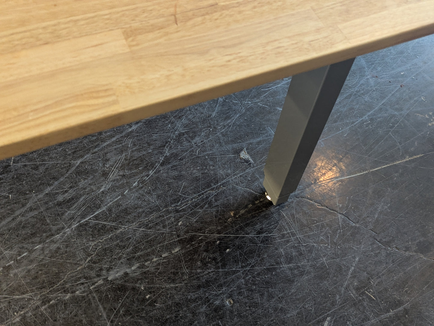 Uplift Sit/Stand Desk, Butcher Block with Outlets