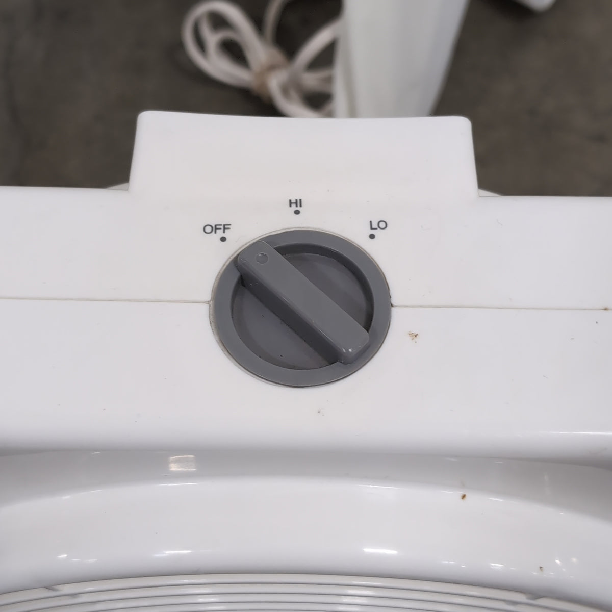 Holmes White Plastic Box Fan with Rotary Dial