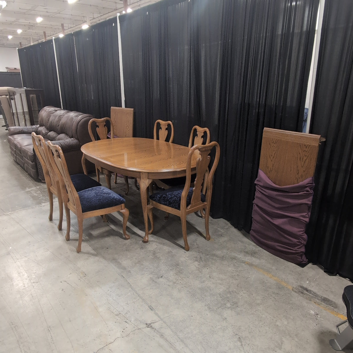 Traditional Oak Oval Dining Table with Six Chairs and Two Leaves