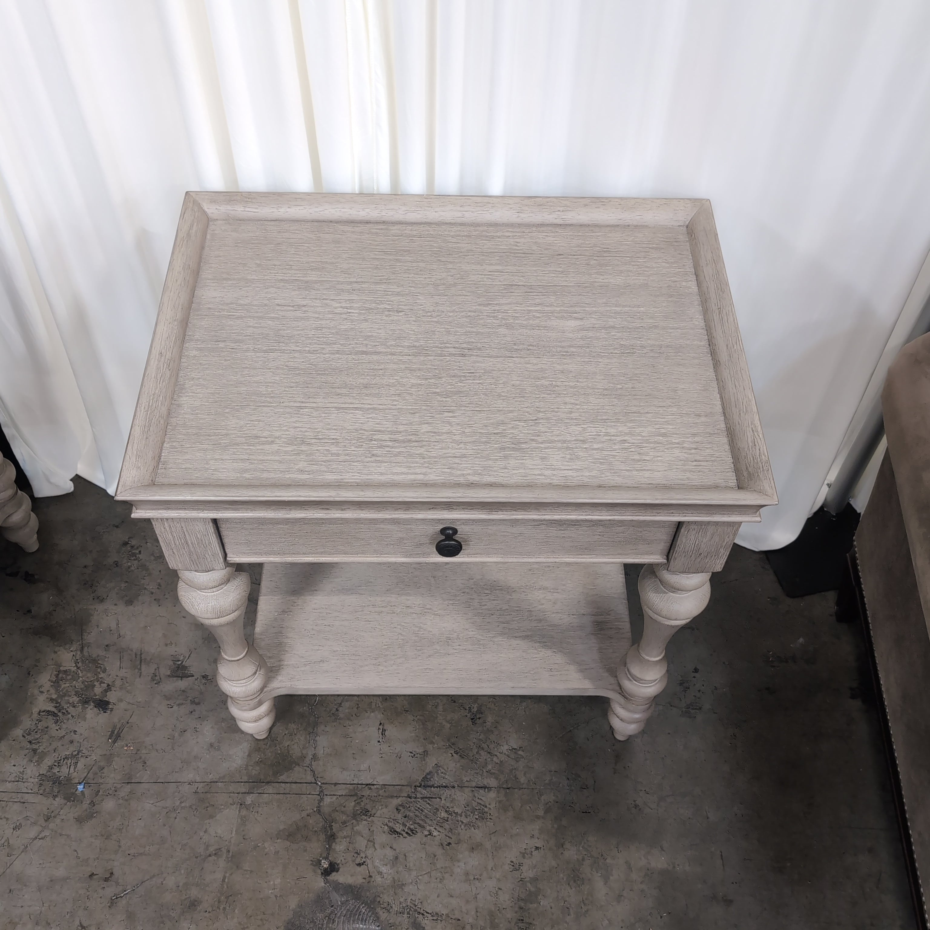 Light Greige Wood Nightstand with Turned Legs