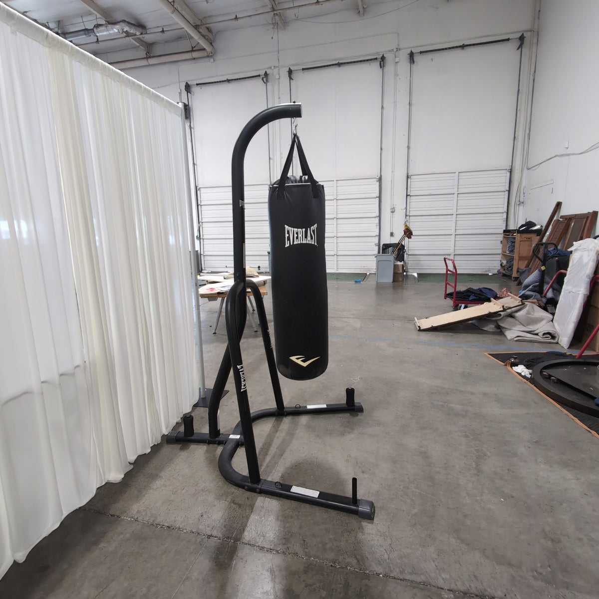 Everlast Black Punching Bag with Freestanding Frame