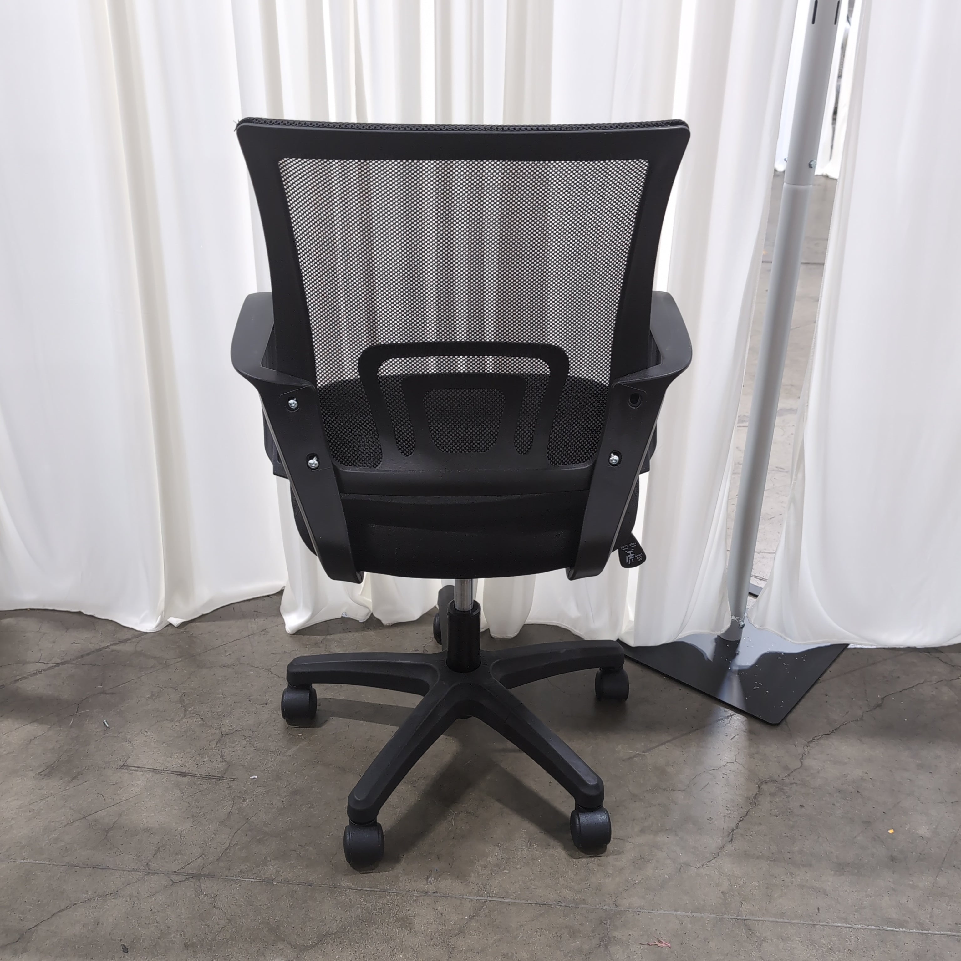 Black Mesh Back Office Chair with Casters