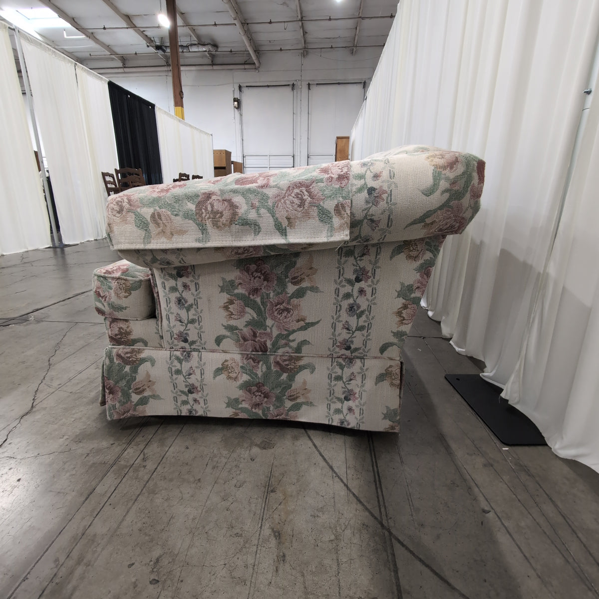Flexsteel Industries Traditional Floral Patterned Skirted Couch