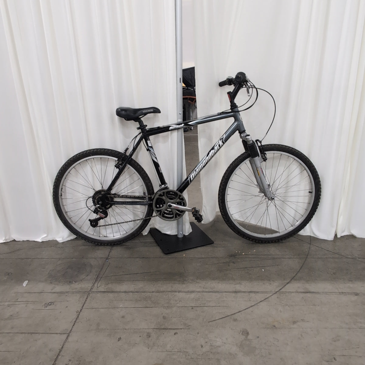 Diamondback Outlook Gray and Black Mountain Bicycle