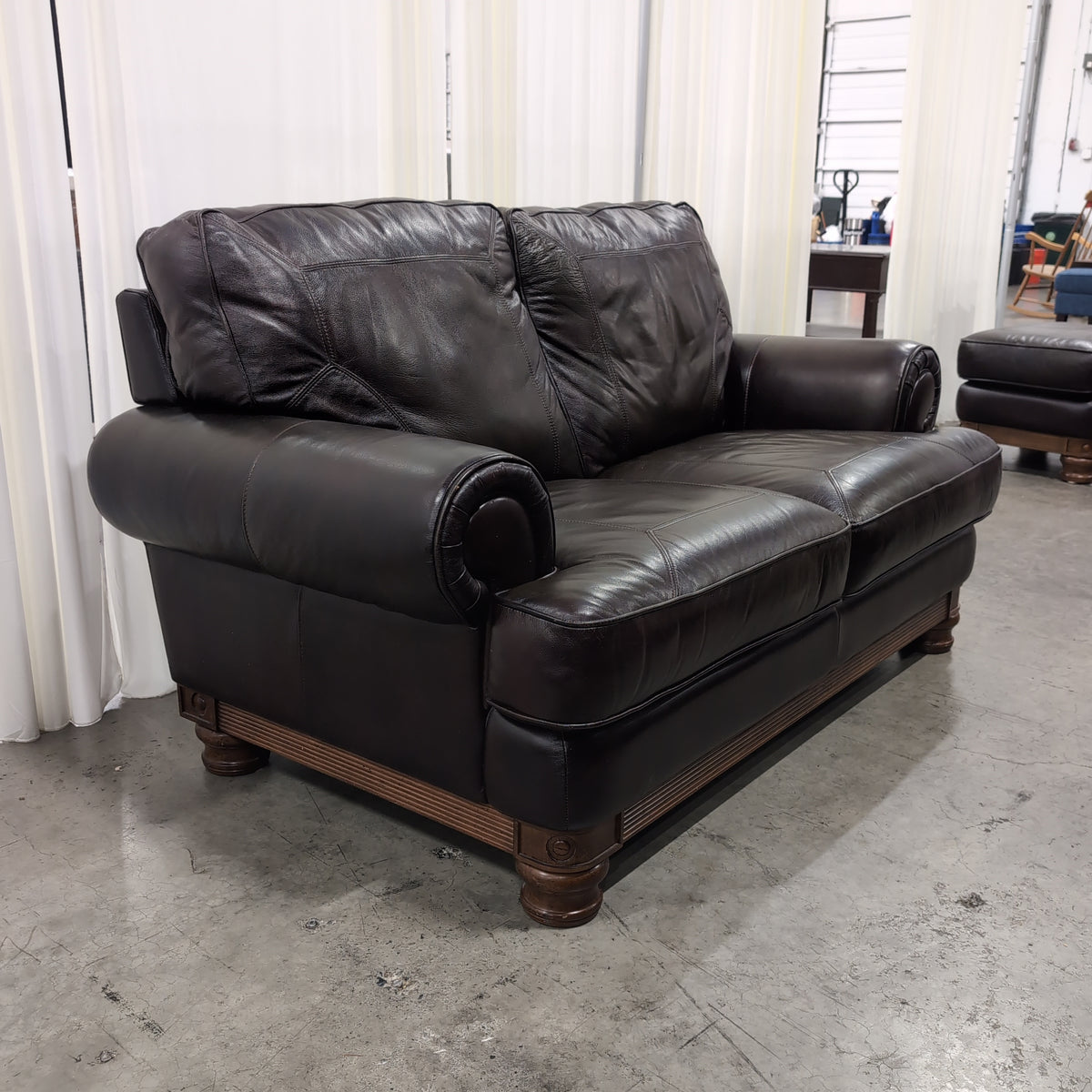 Traditional Rolled Arm Loveseat in Dark Brown Leather