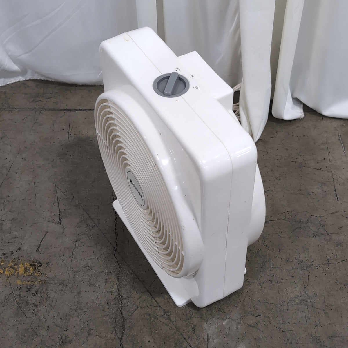 Holmes White Plastic Box Fan with Rotary Dial