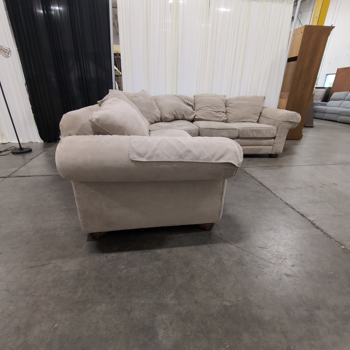 Bassett Tan Fabric L-Shaped Sectional Couch