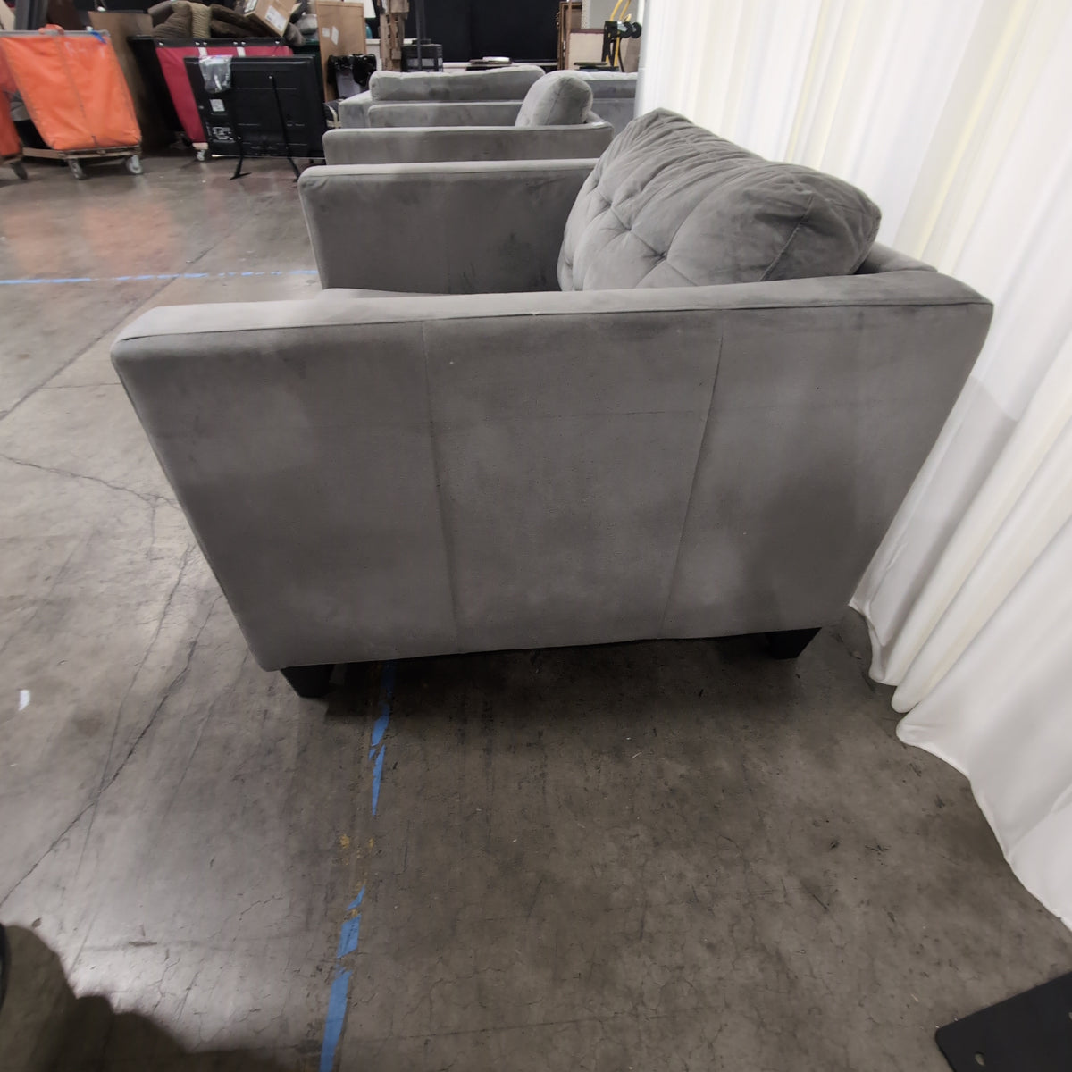 Contemporary Grey Tufted Armchair in Velvet