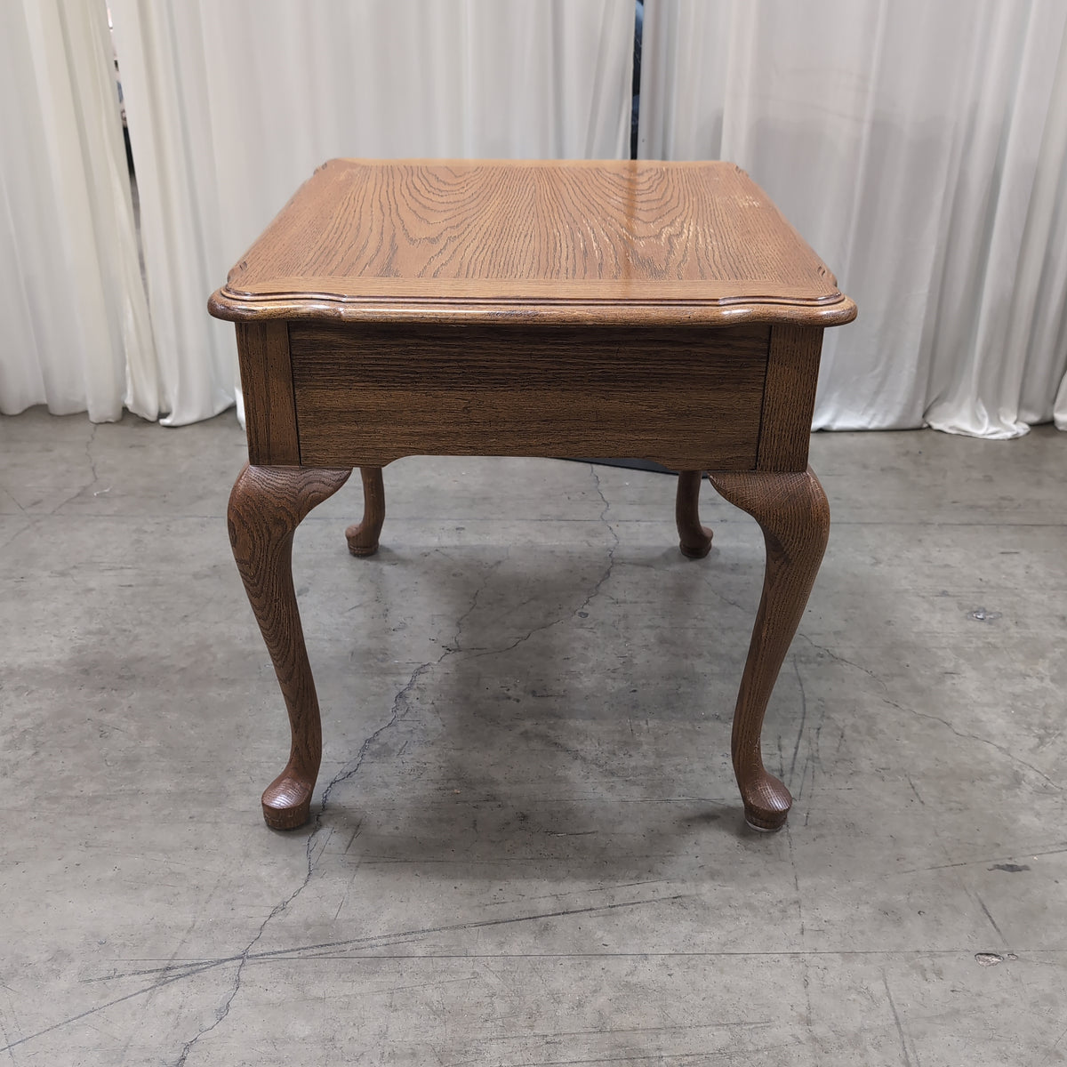 Traditional Light Oak End Table with Cabriole Legs