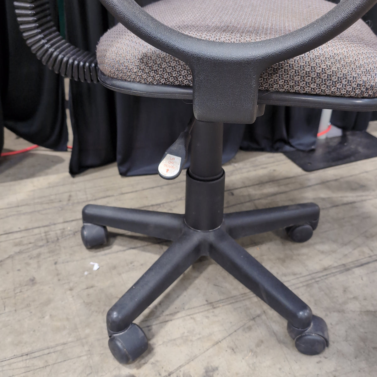 Rolling Grey Fabric Office Chair with Armrests