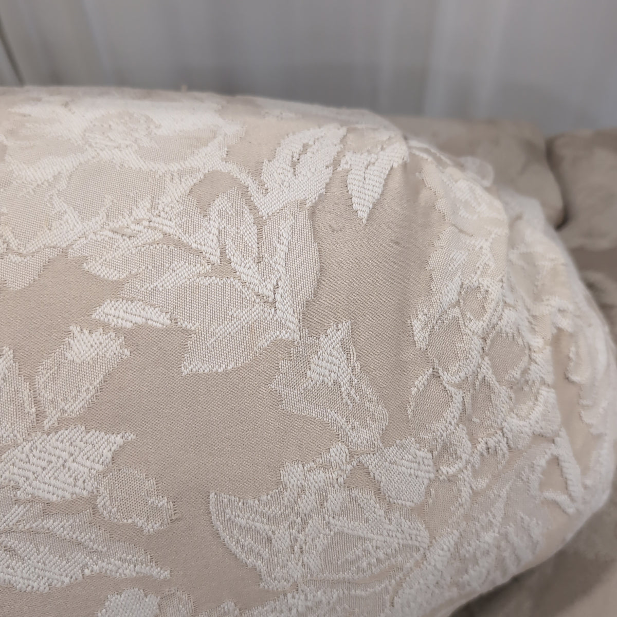 Traditional Rolled Arm Cream Upholstered Couch in Patterned Fabric