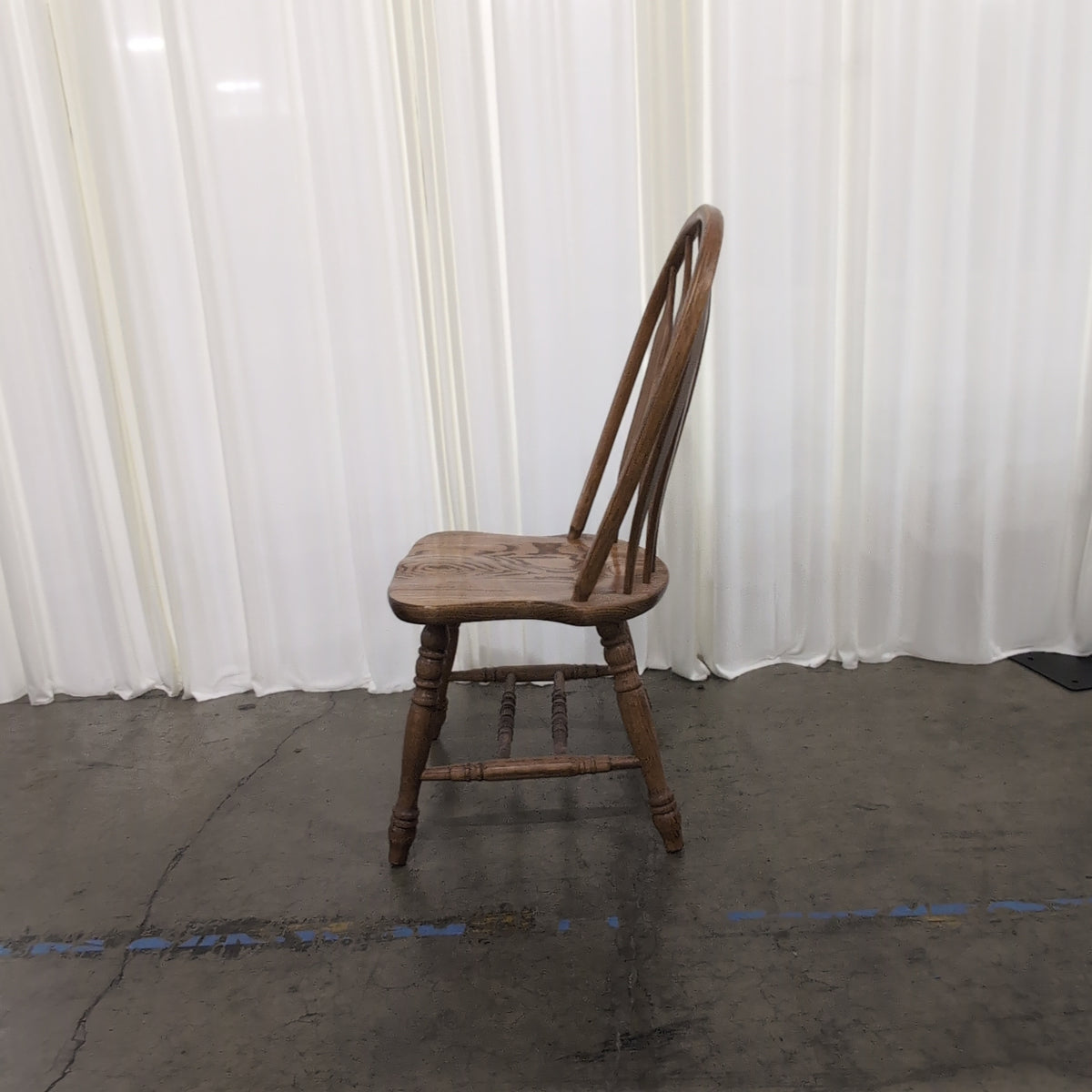 Traditional Saddle Seat Windsor Chair in Wood
