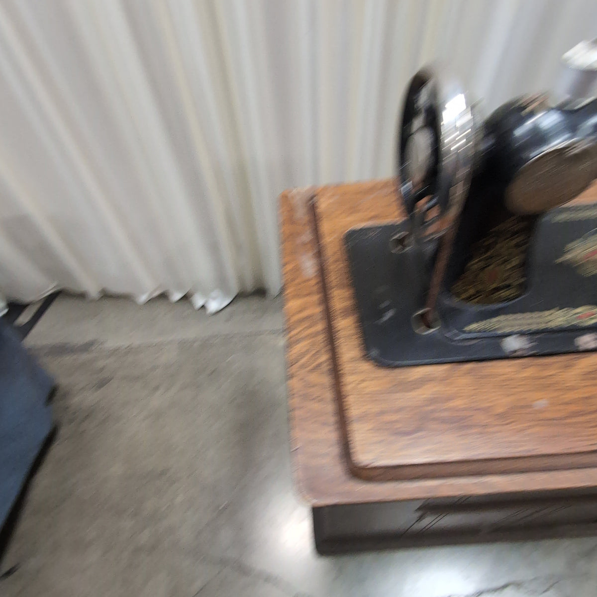 Vintage SINGER Sewing Machine with Dark Wood Cabinet
