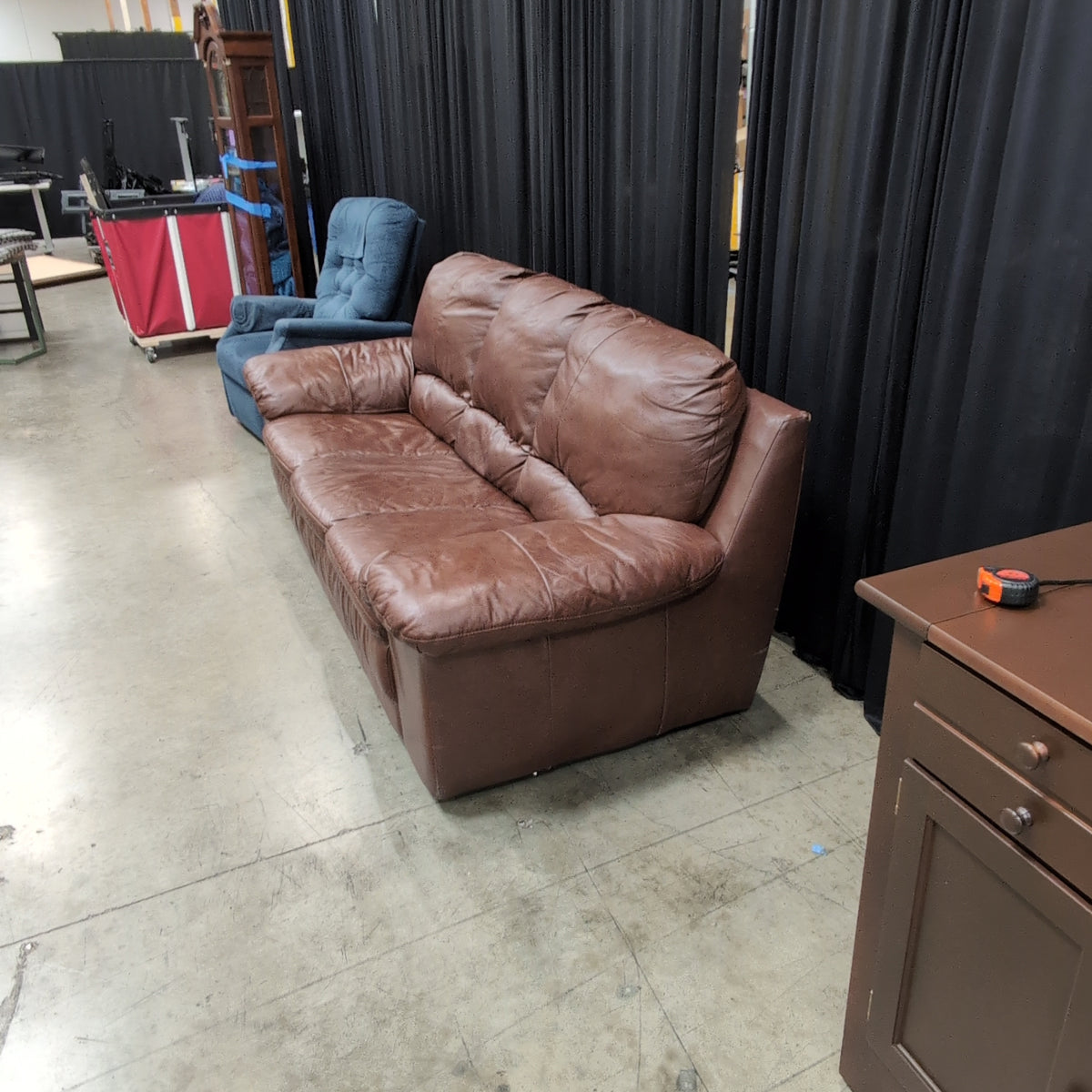 Evitat Plush Three-Seat Couch in Brown Leather