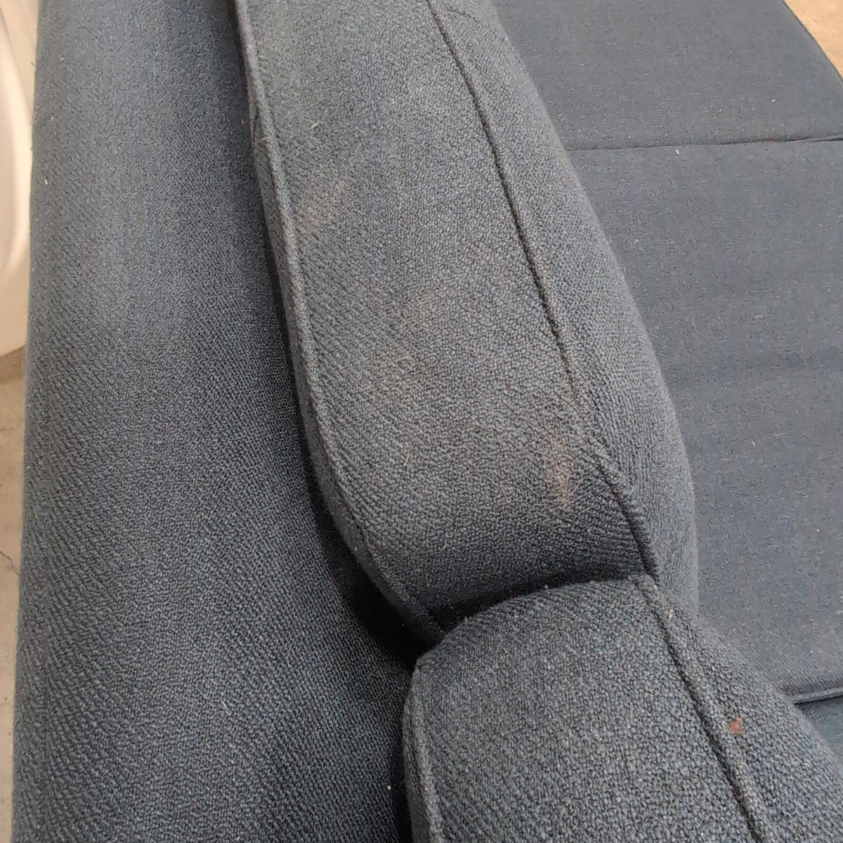 Modern Dark Blue Tufted Sectional Couch in Fabric