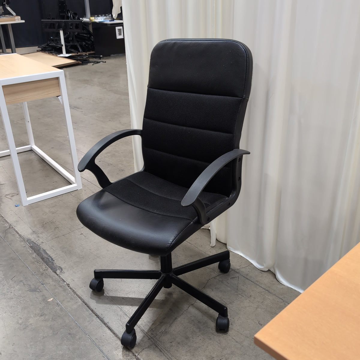 Black Faux Leather and Mesh Office Chair