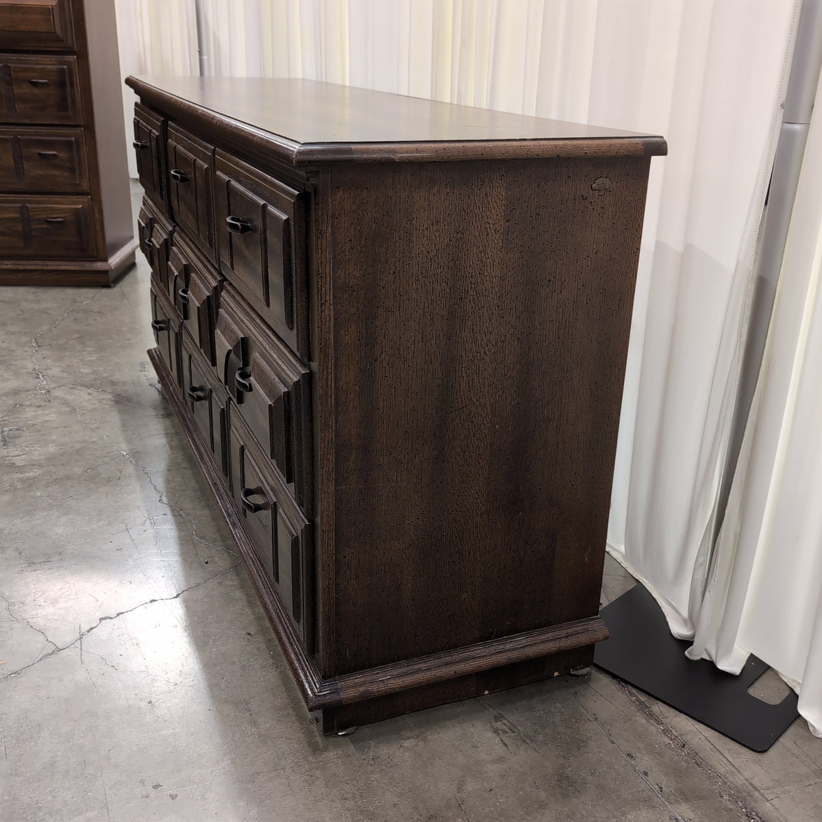 Traditional Dark Wood Nine-Drawer Dresser