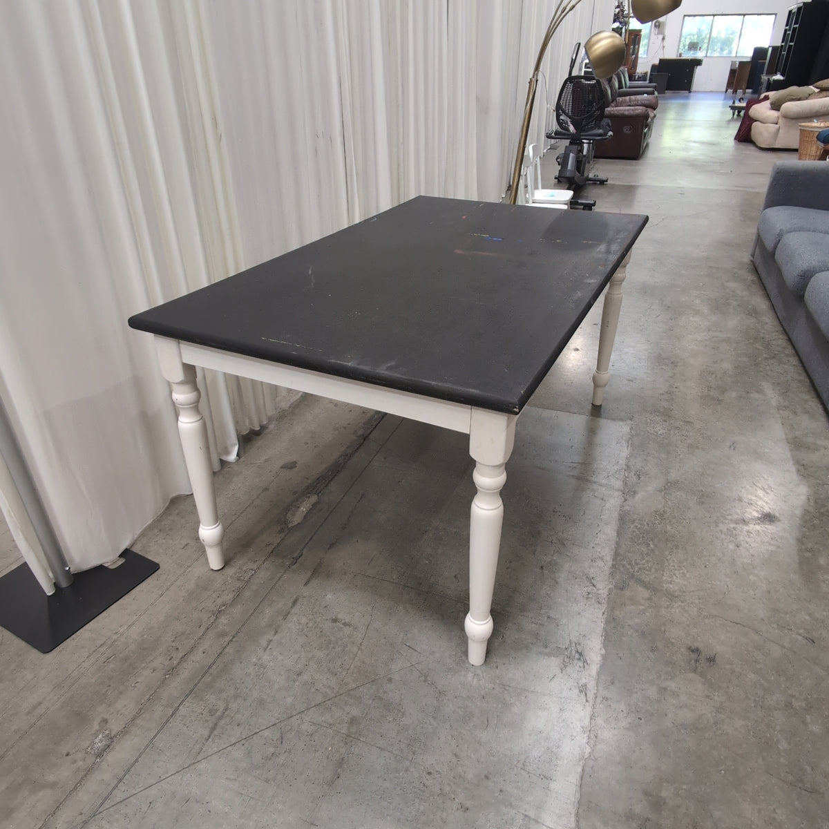 Farmhouse Style Dining Table with Turned White Legs