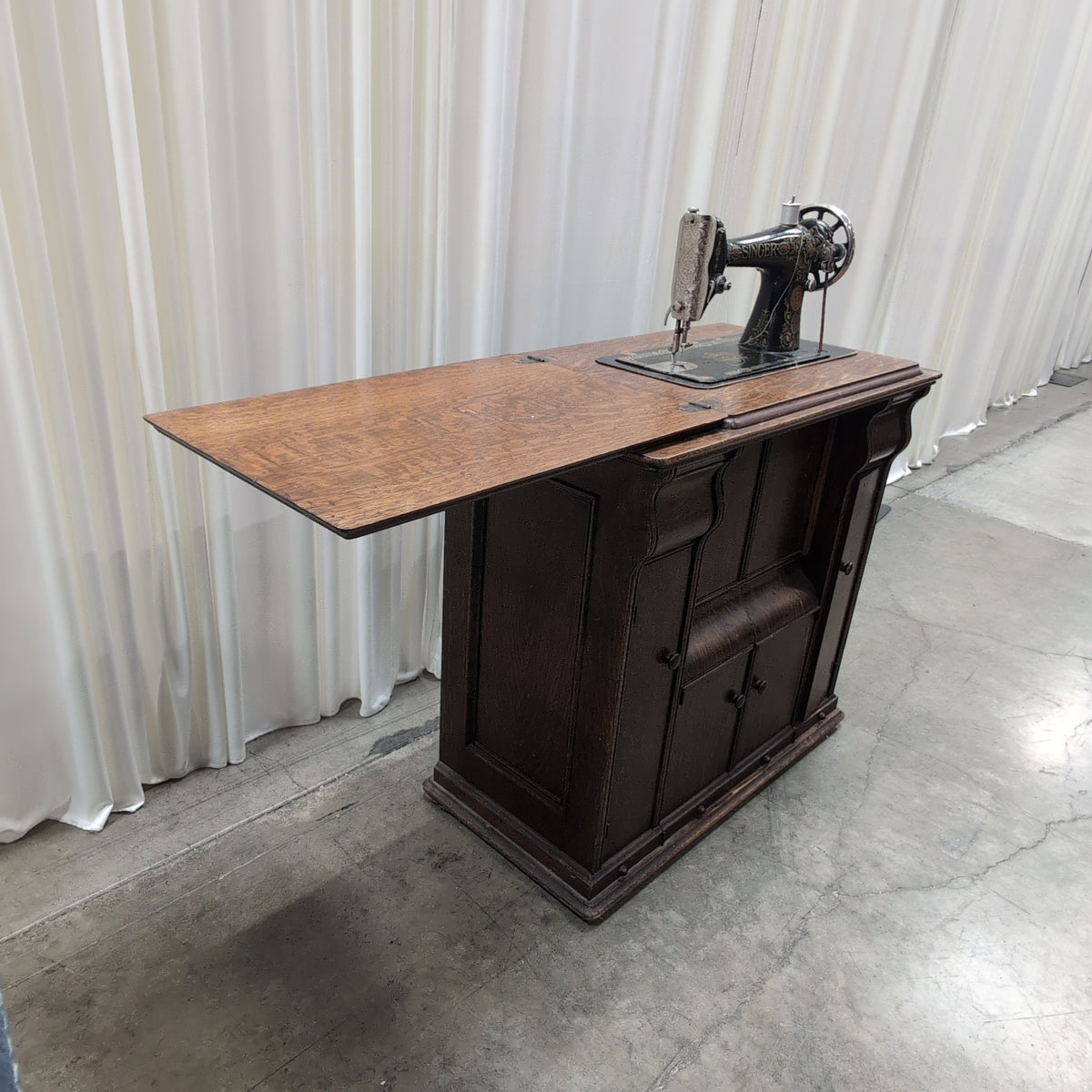 Vintage SINGER Sewing Machine with Dark Wood Cabinet