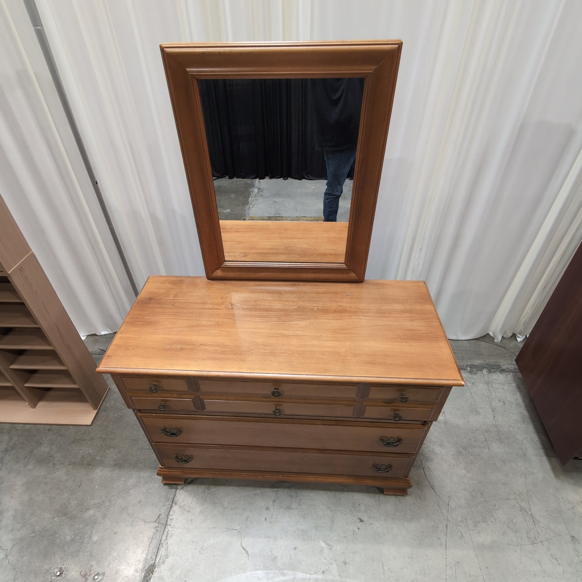 Traditional Honey Tone Wood Dresser with Mirror