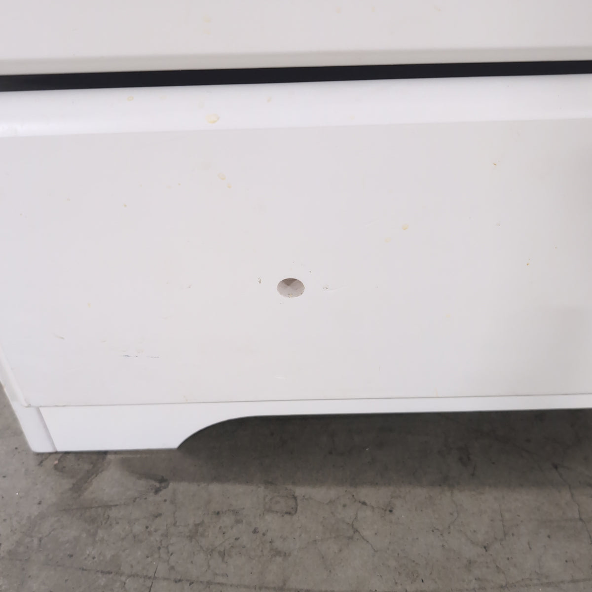 Simple White Five-Drawer Dresser