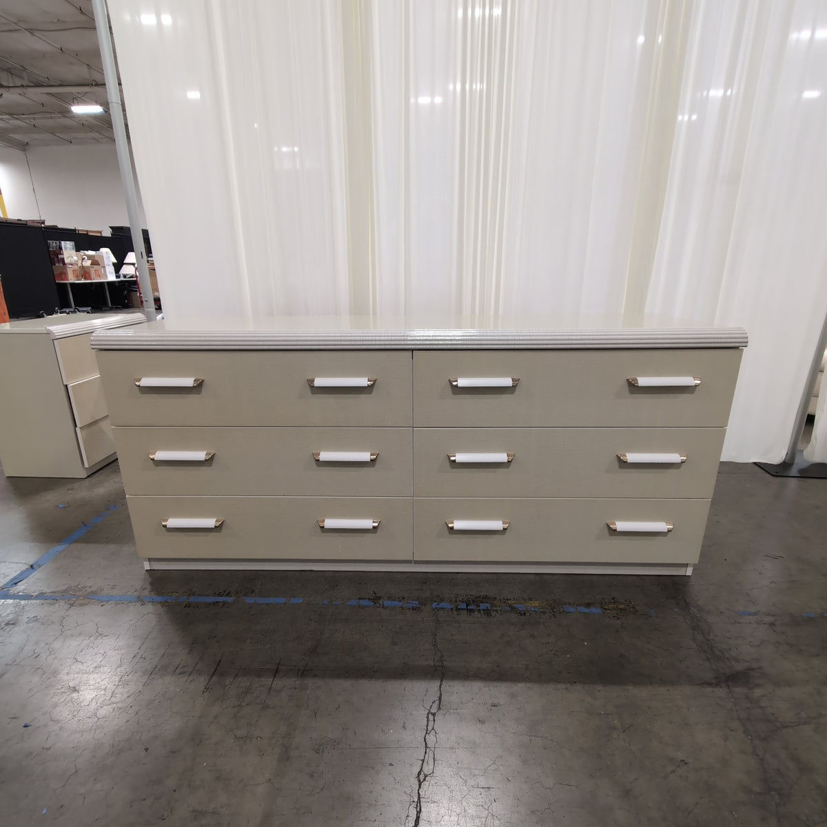 Cream Lacquered Six-Drawer Dresser with Fluted Top
