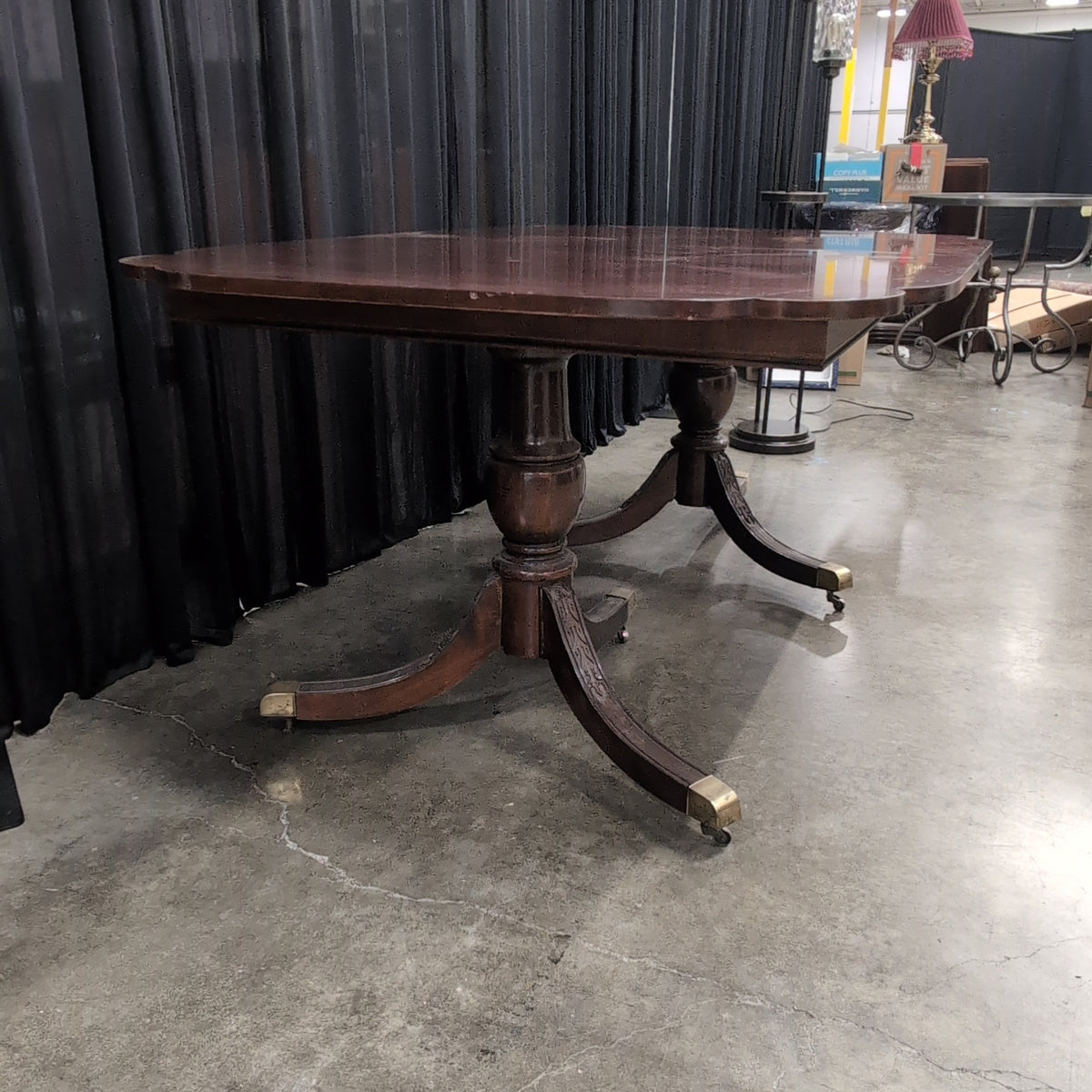 Traditional Dark Wood Pedestal Dining Table with Carved Legs
