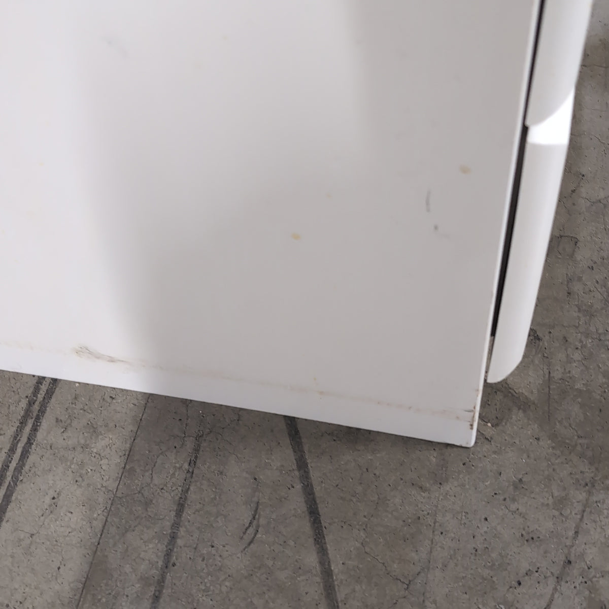Simple White Five-Drawer Dresser