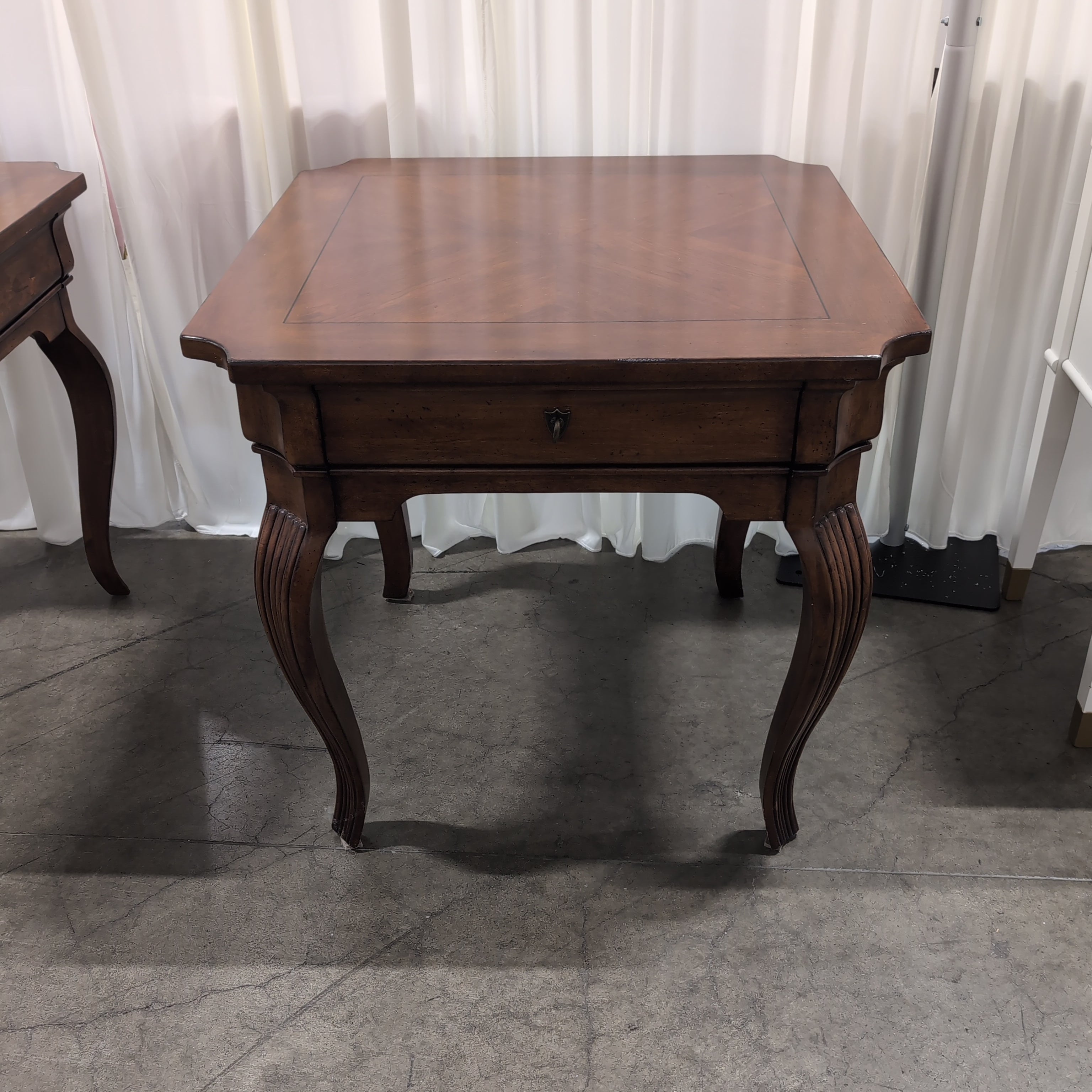 Dark Wood Traditional Style End Table with Drawer