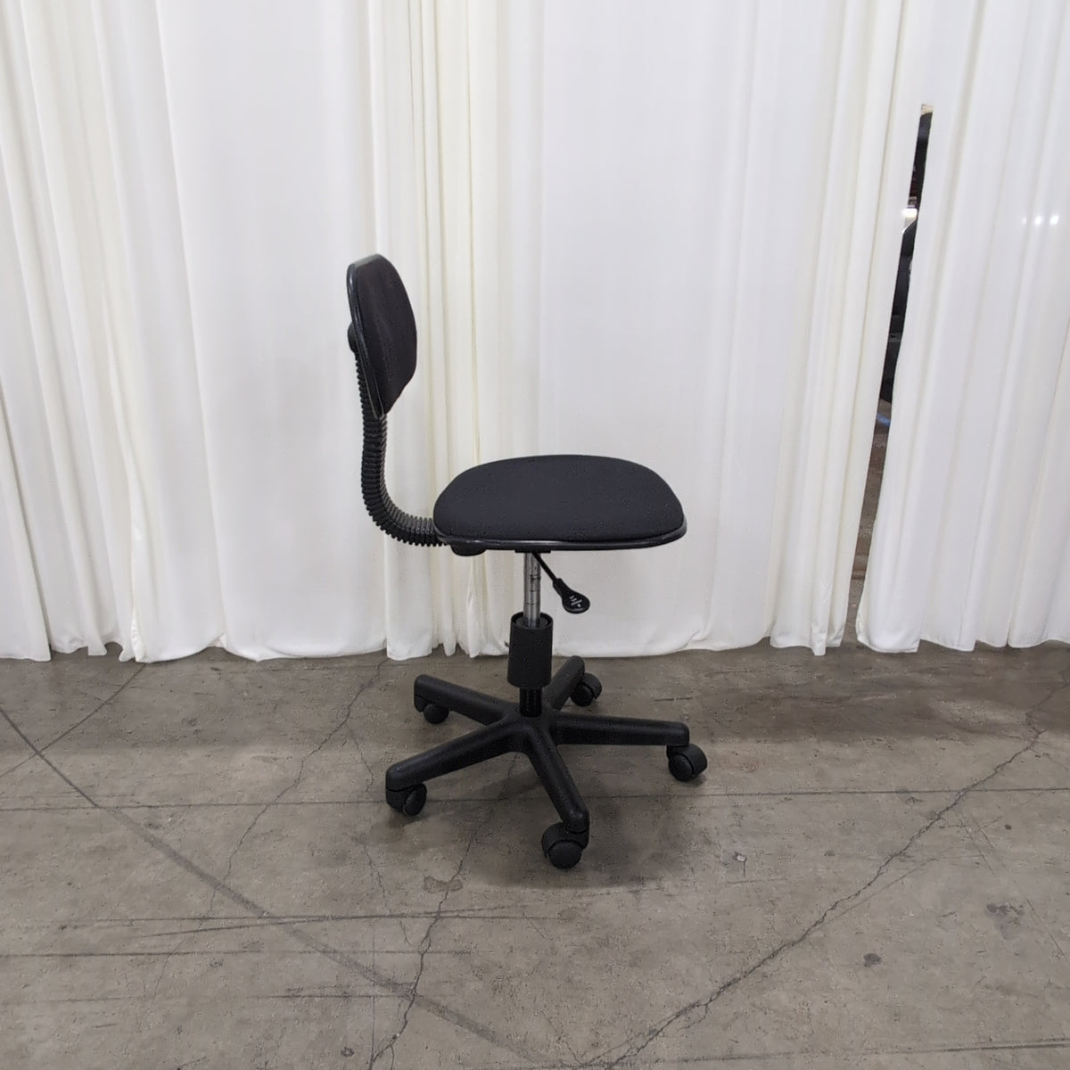 Black Fabric Swivel Office Chair with Casters
