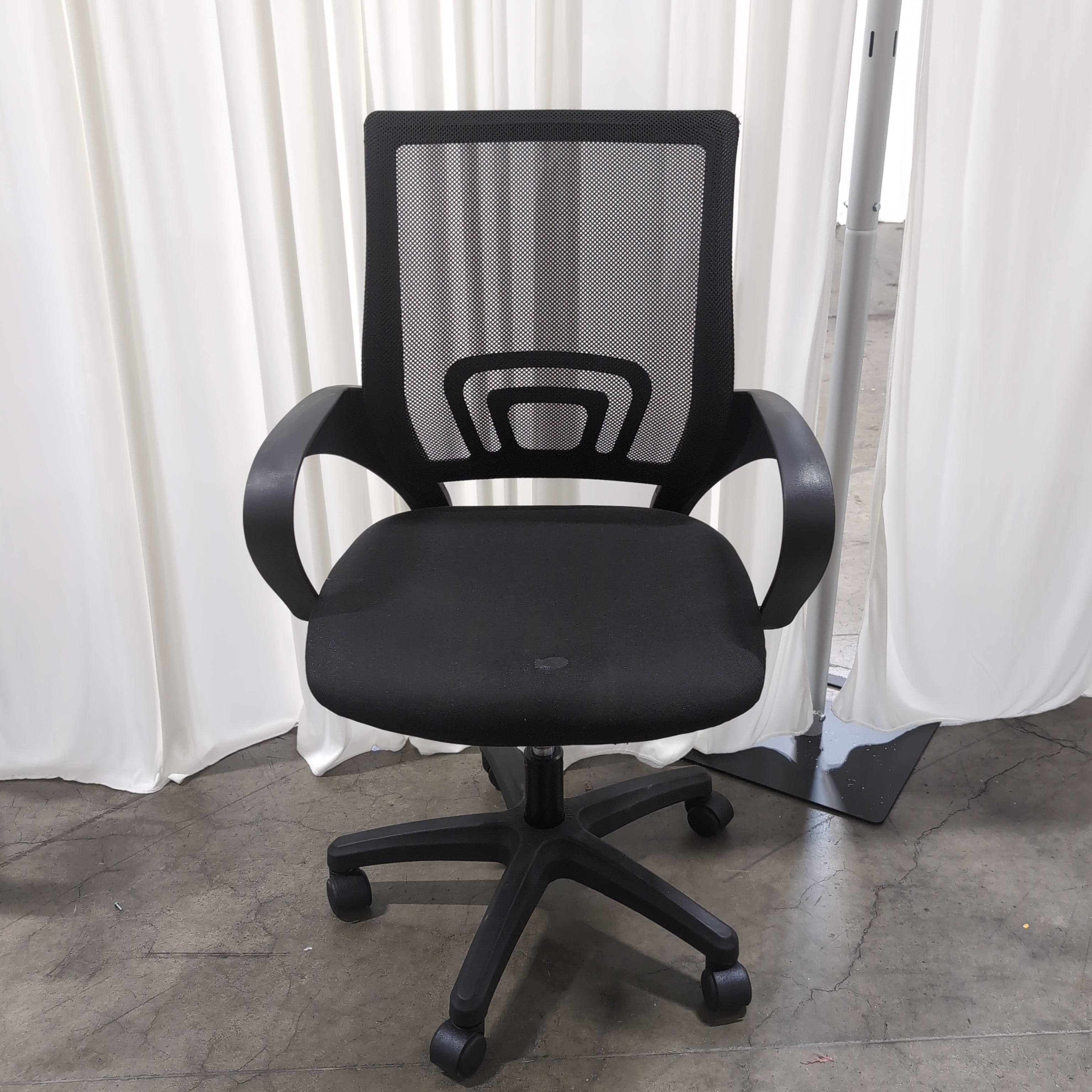 Black Mesh Back Office Chair with Casters