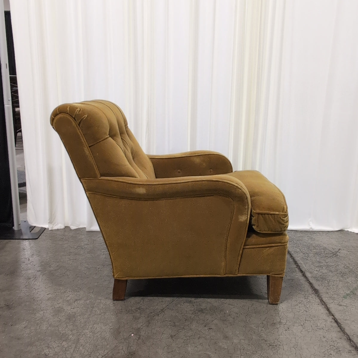 Retro Gold Velvet Tufted Chair
