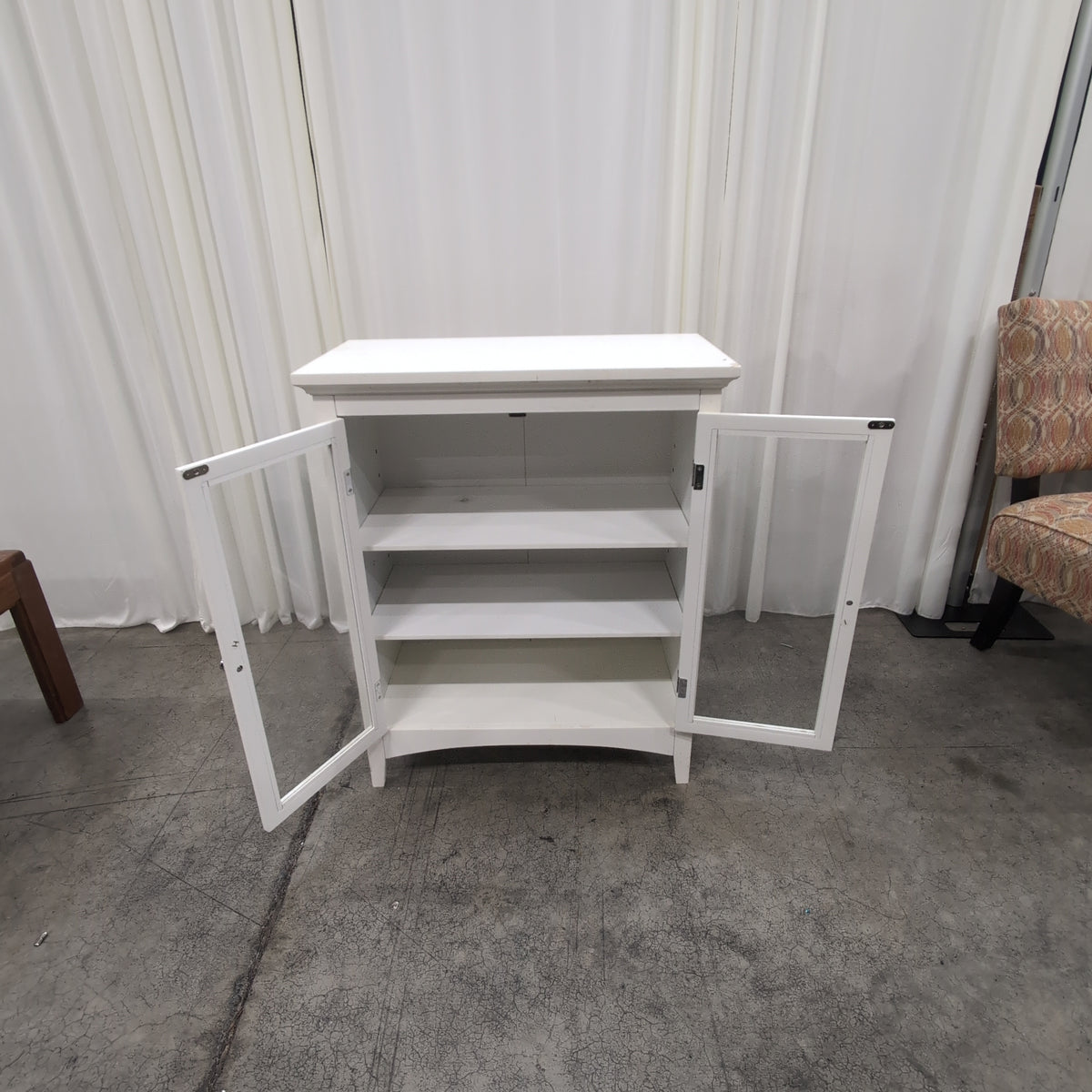 White Wood Display Cabinet with Glass Doors