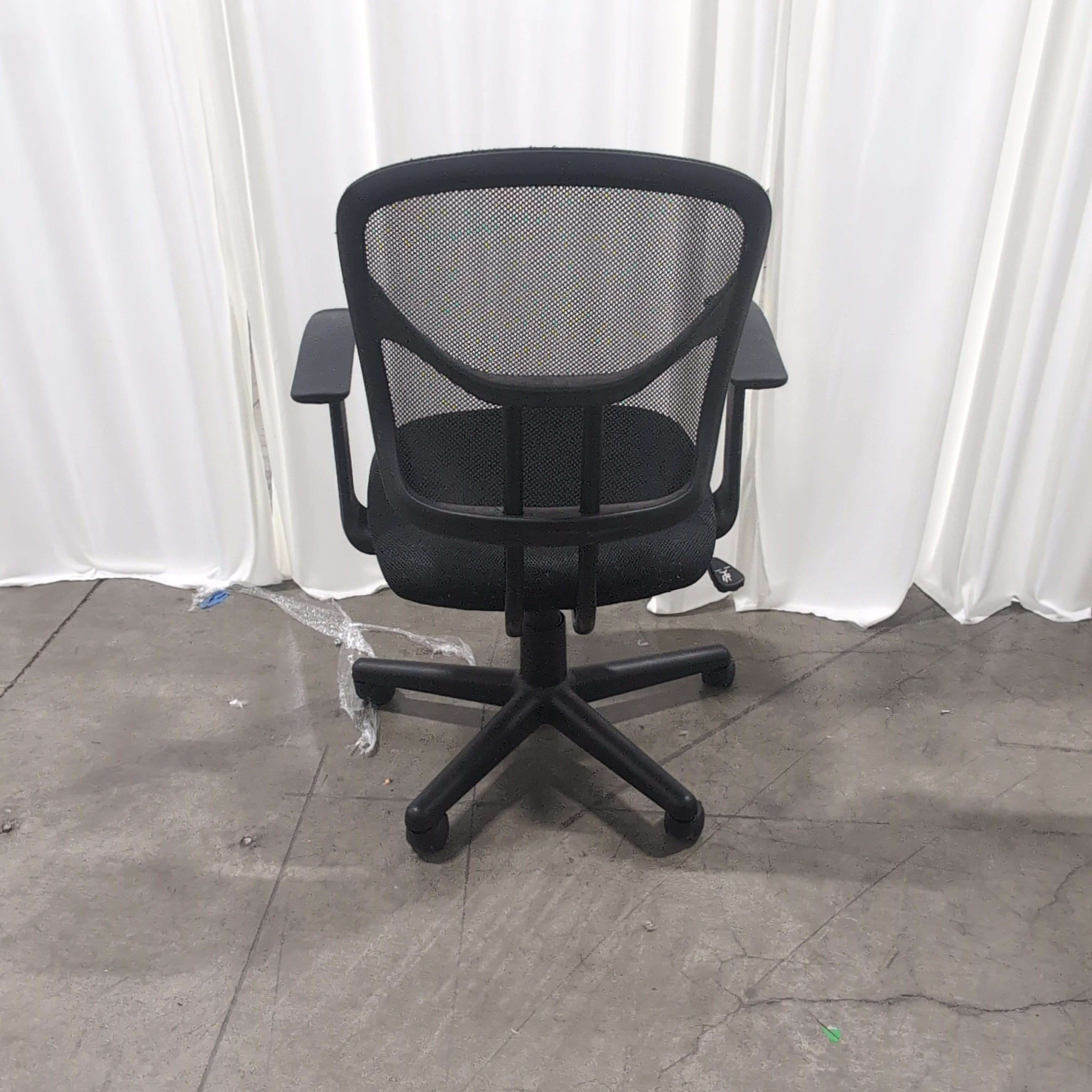 Black Mesh Back Office Chair with Armrests