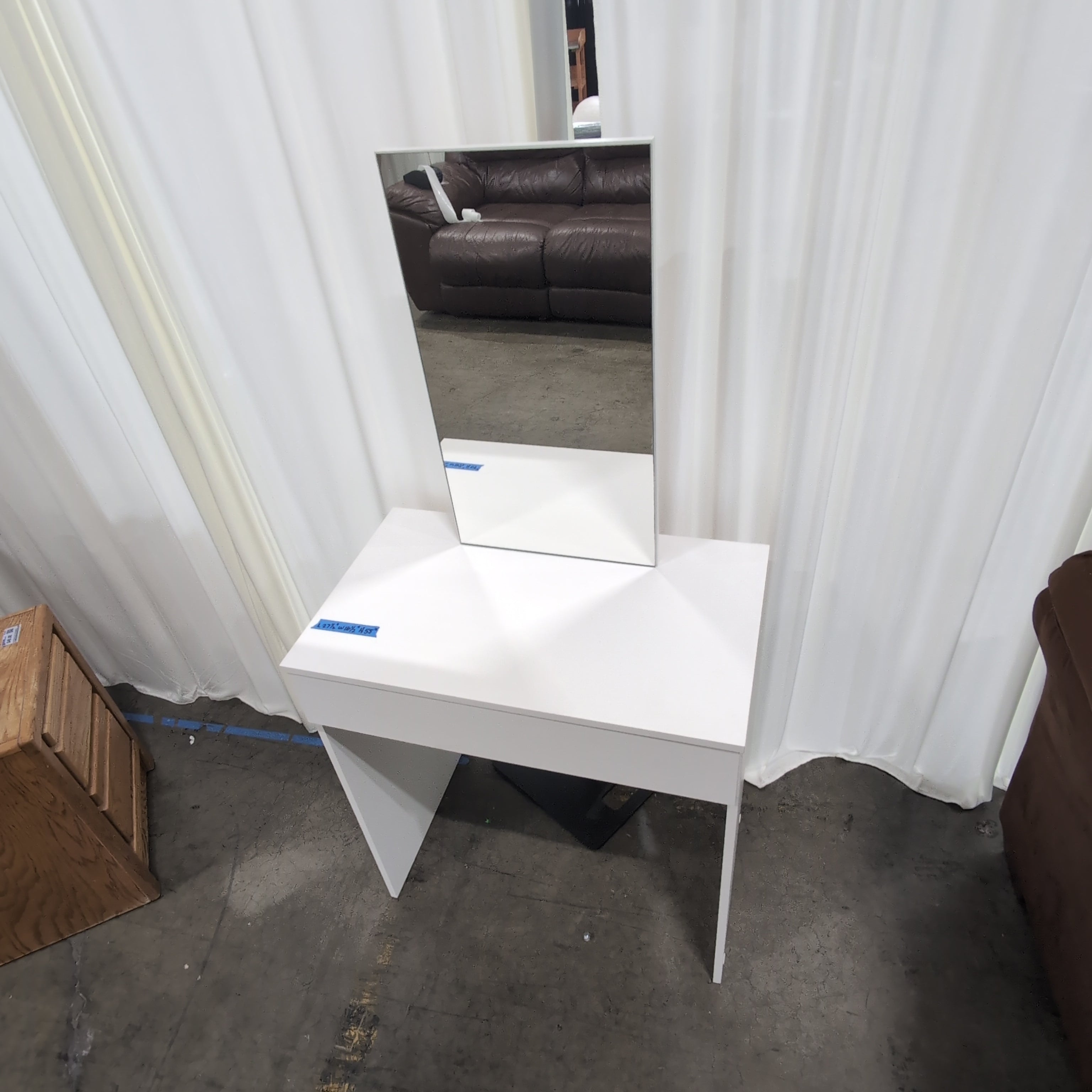 White Modern Style Vanity with Mirror