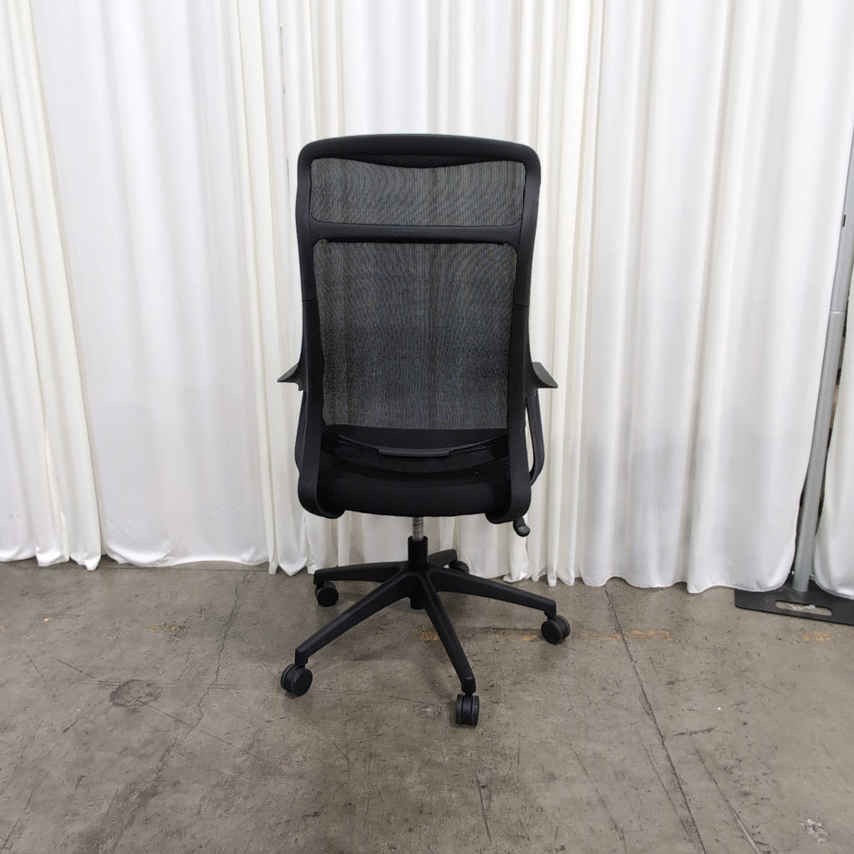 Black Mesh Back Swivel Office Chair