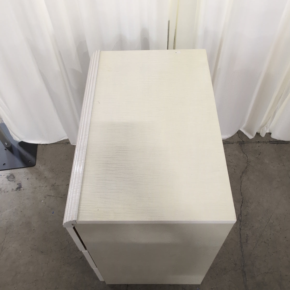 Light Beige Glossy Three-Drawer Nightstand with Ribbed Top