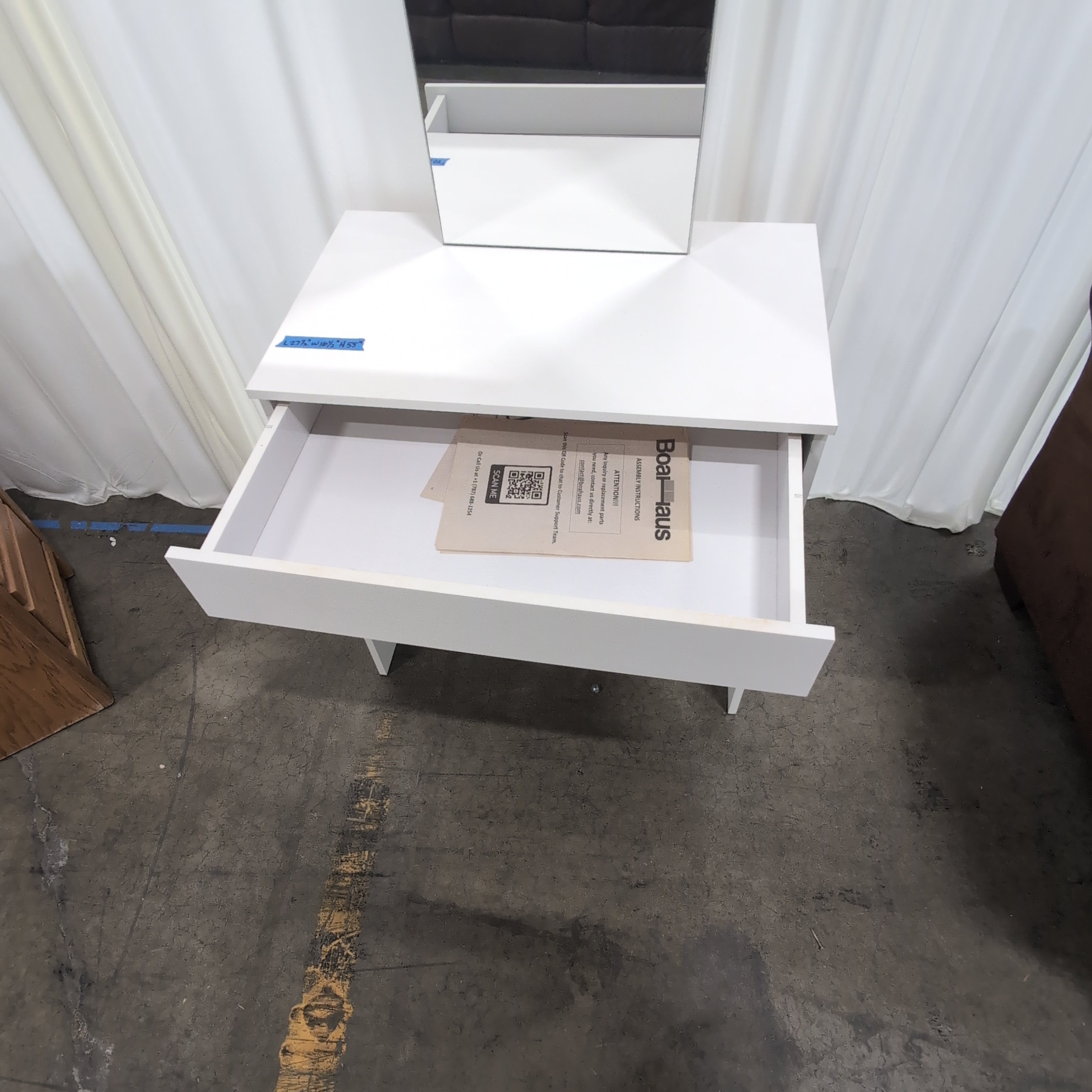White Modern Style Vanity with Mirror
