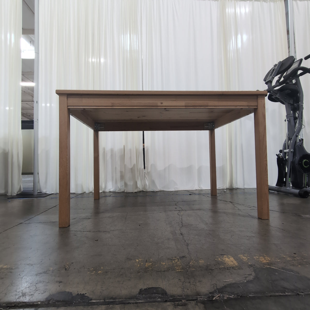 Rectangular Light Brown Dining Table in Solid Wood