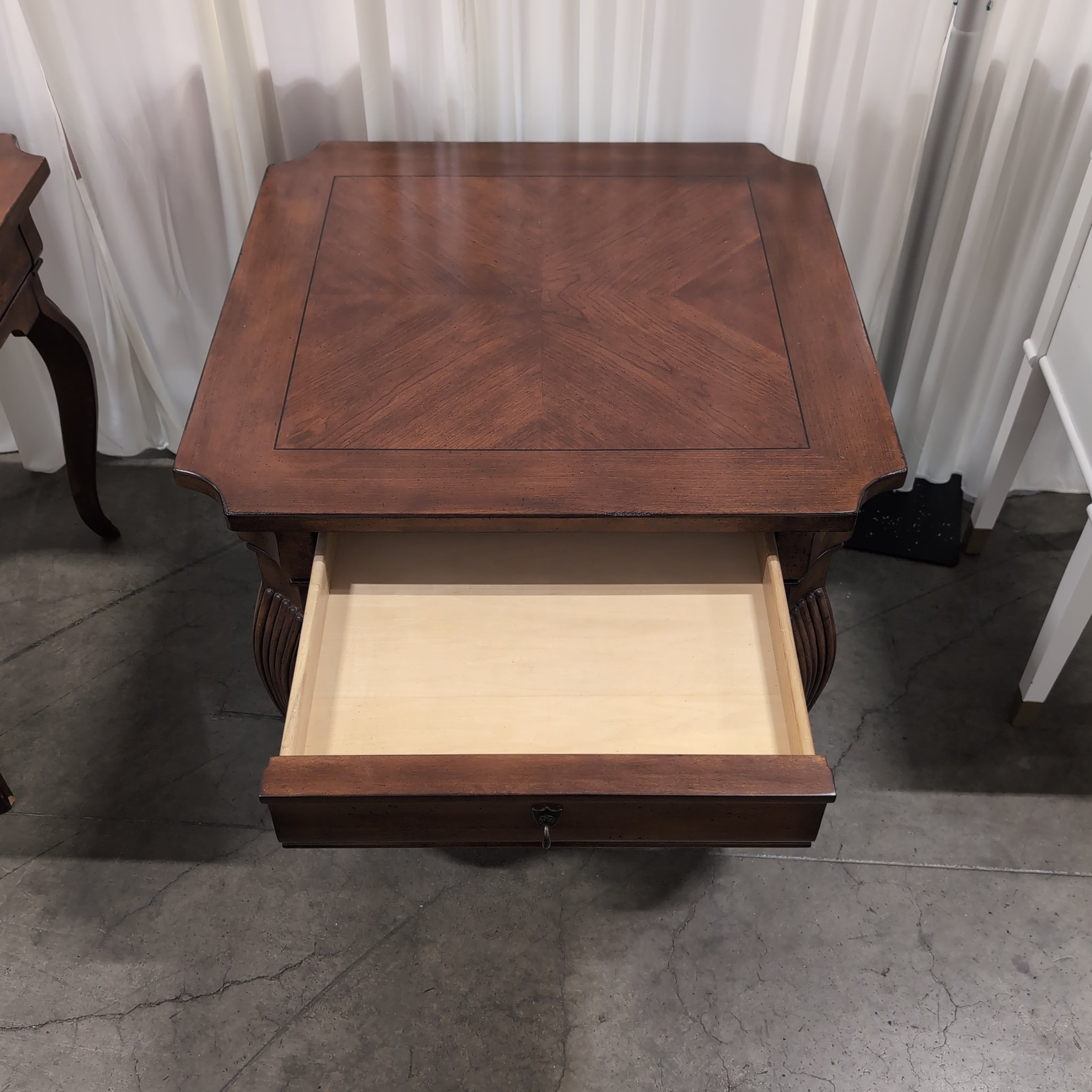 Dark Wood Traditional Style End Table with Drawer