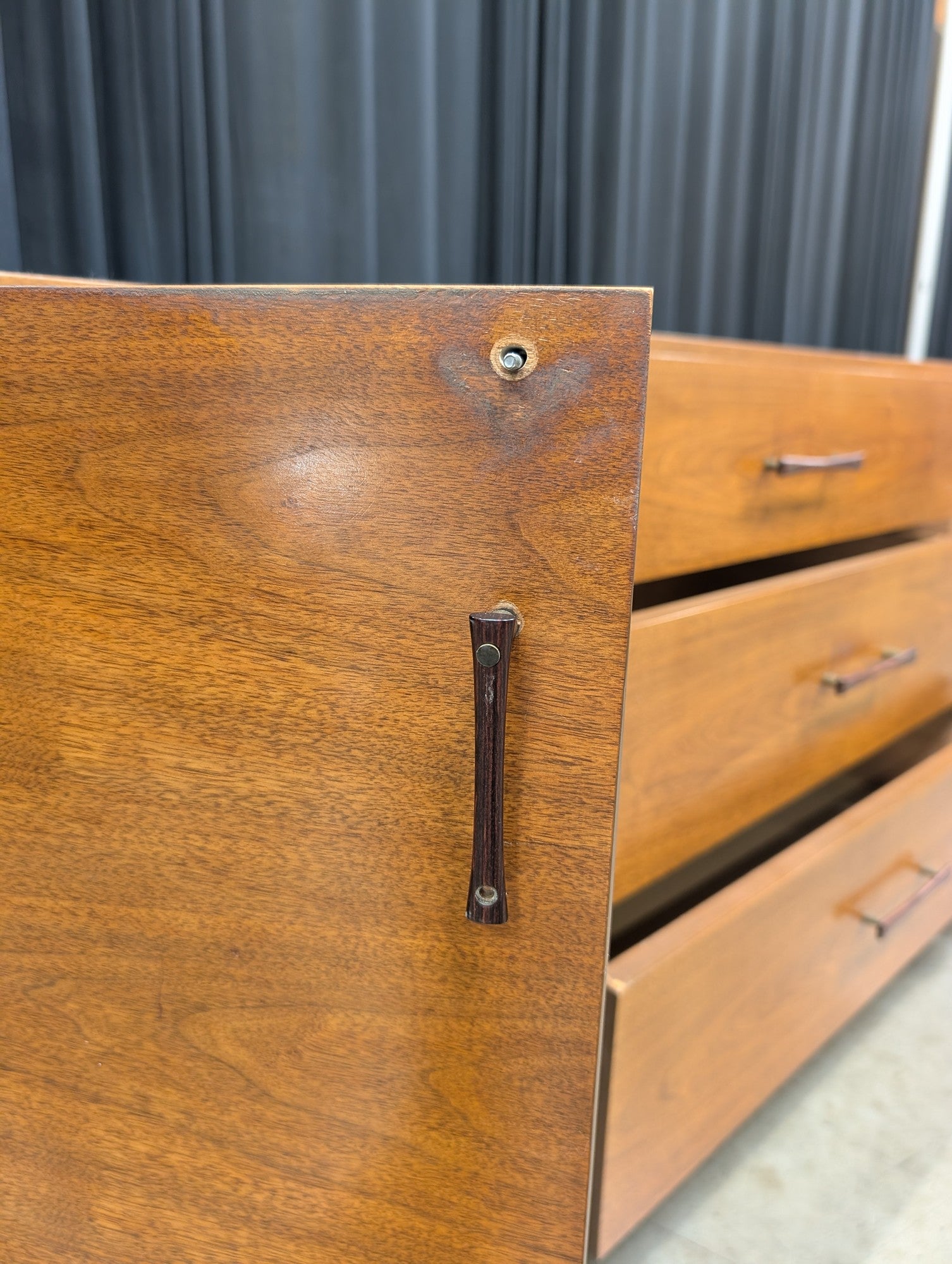 Kroehler Mid-Century Walnut Dresser with Tapered Legs